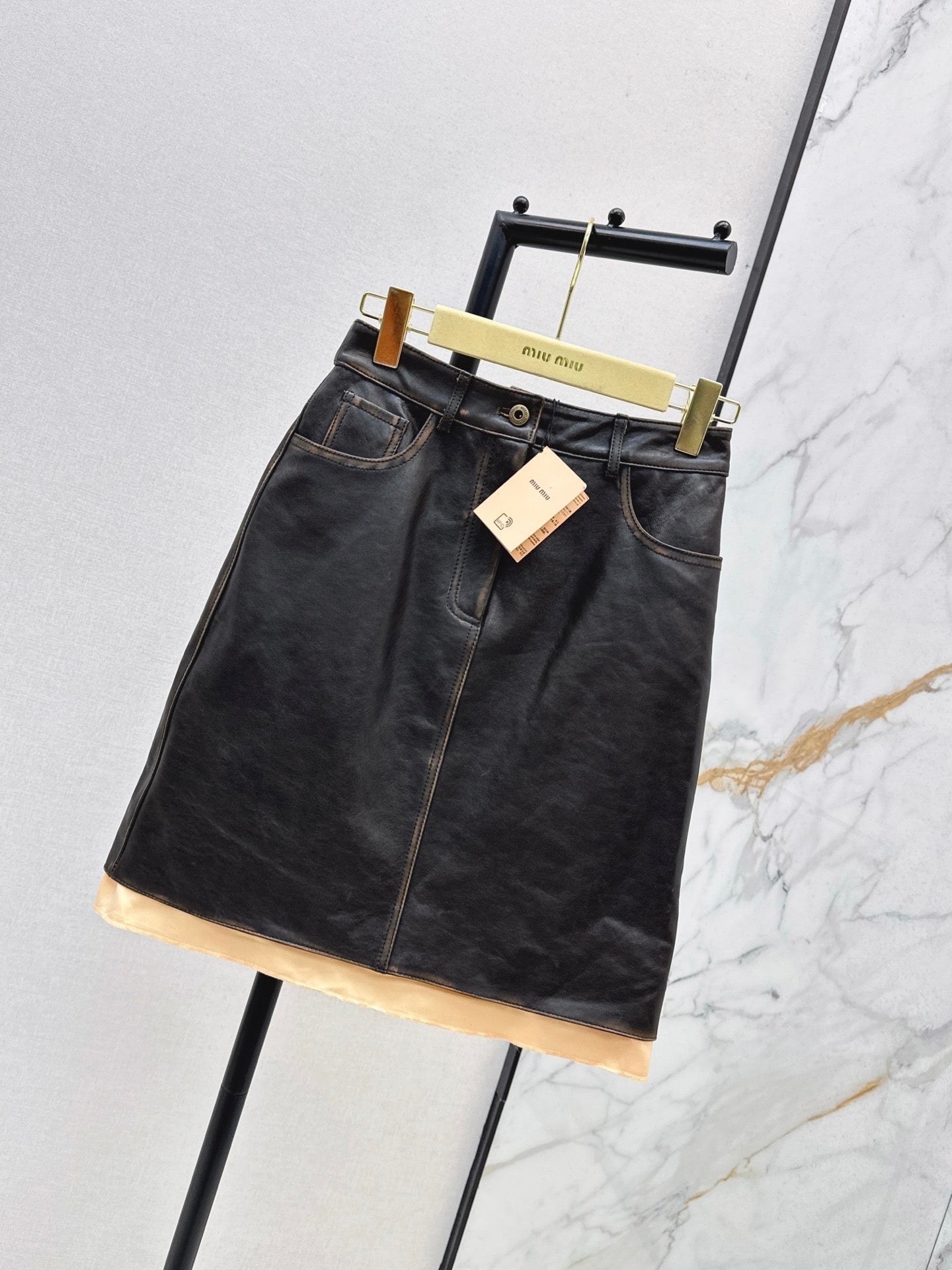 25 New retro style mid length skirt