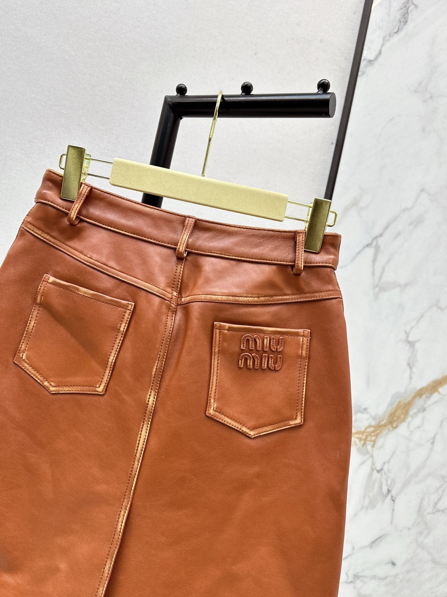 25 New retro style mid length skirt