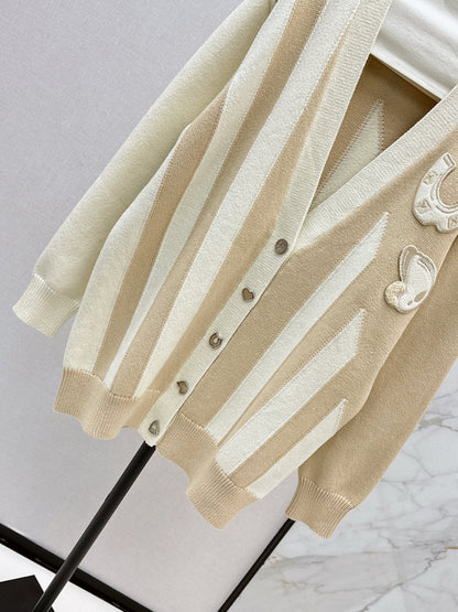 25 New premium V-neck knitted cardigan