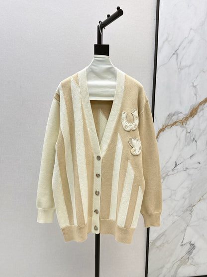 25 New premium V-neck knitted cardigan
