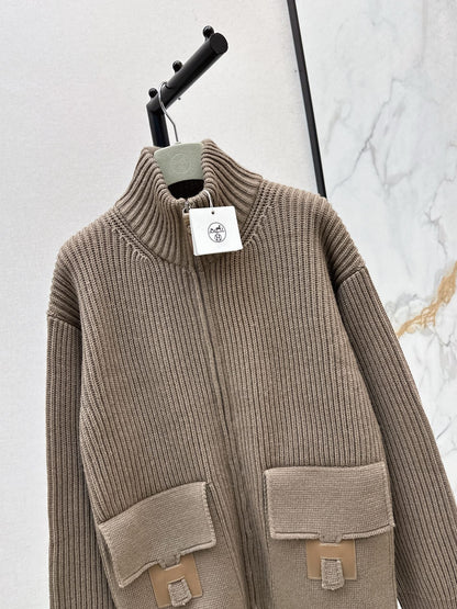 25 New Classic H-Pattern Decorative Pocket Wool Knitted Cardigan(GRAY/RED)