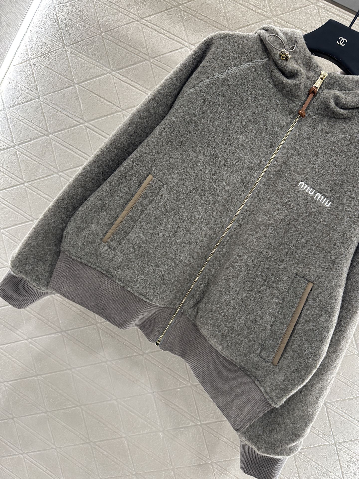 Hooded drawstring lambhair zipper jacket