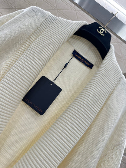 Knitted wool jacket with collar and open collar