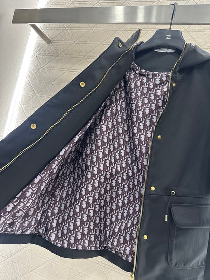 Hooded drawstring windbreaker jacket
