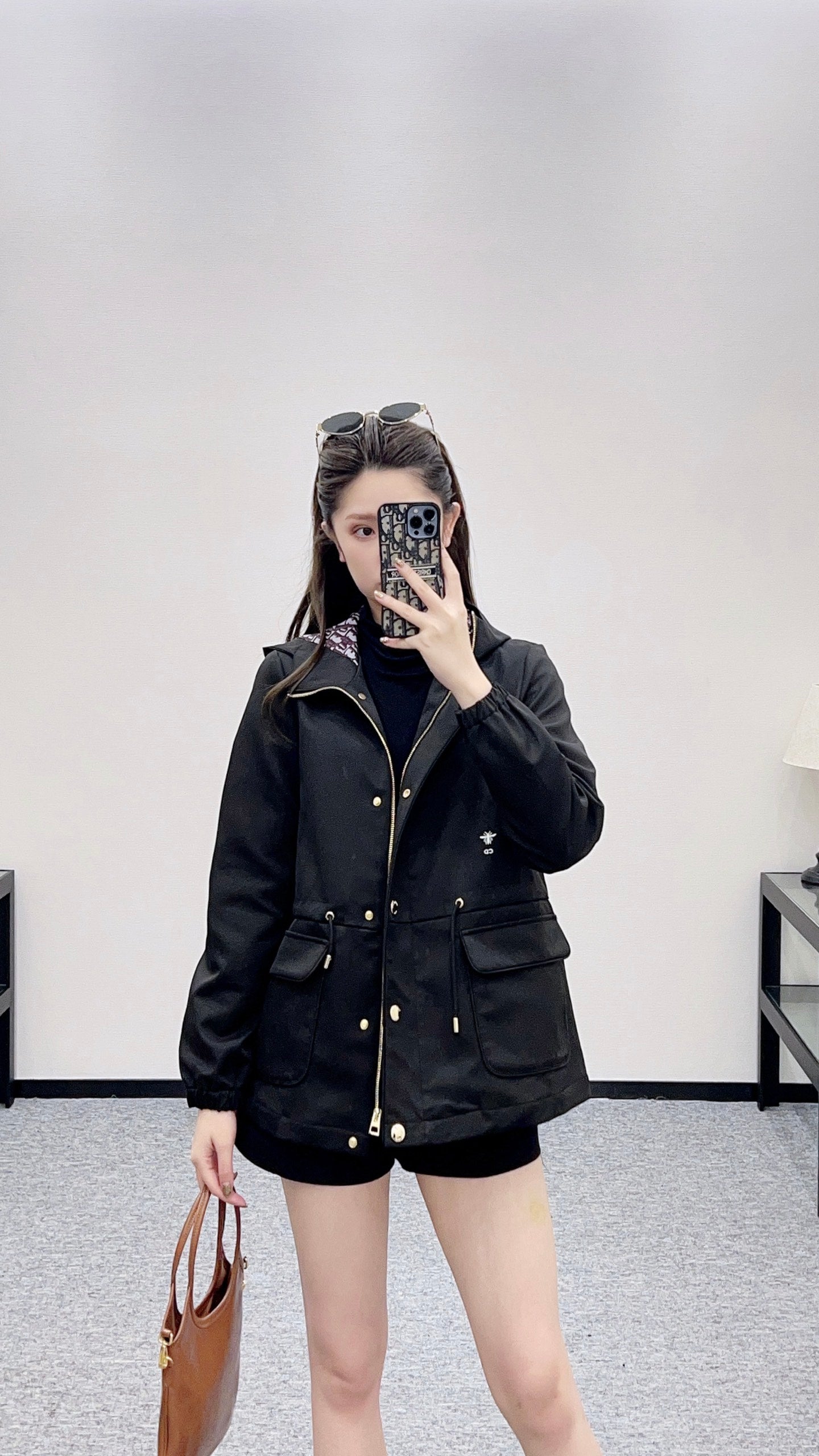 Hooded drawstring windbreaker jacket