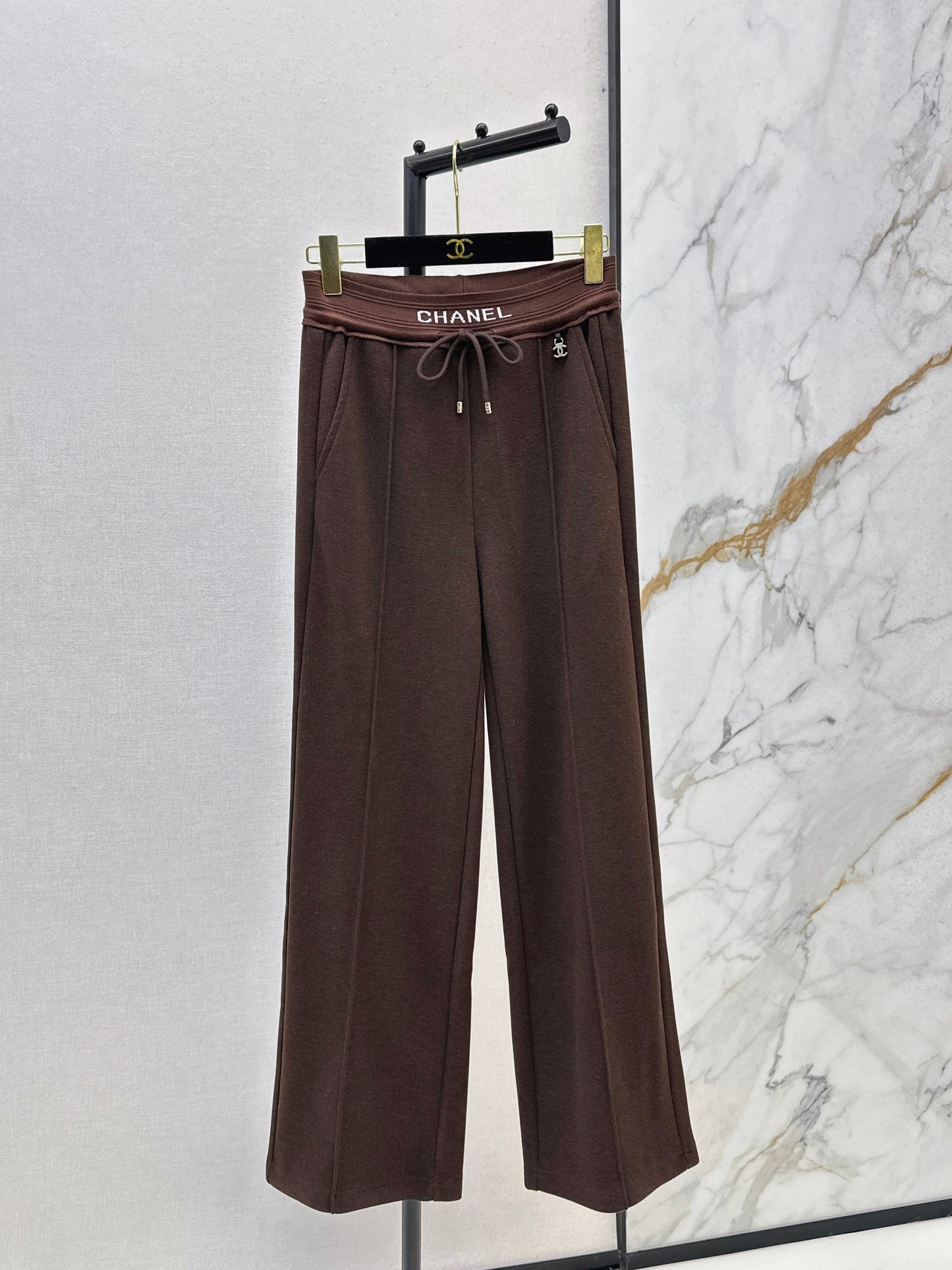 New straight-leg pants with small logo decoration