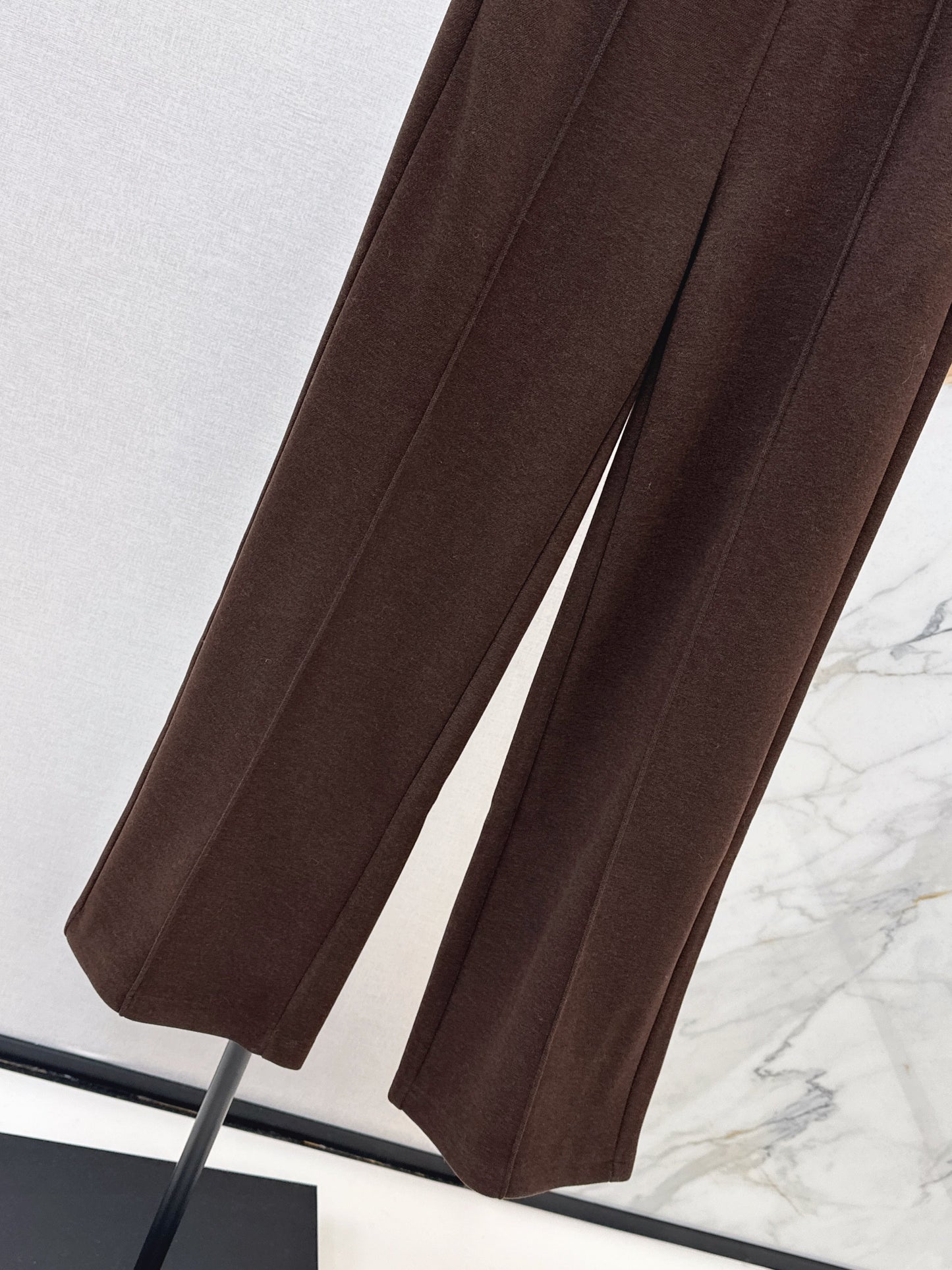 New straight-leg pants with small logo decoration