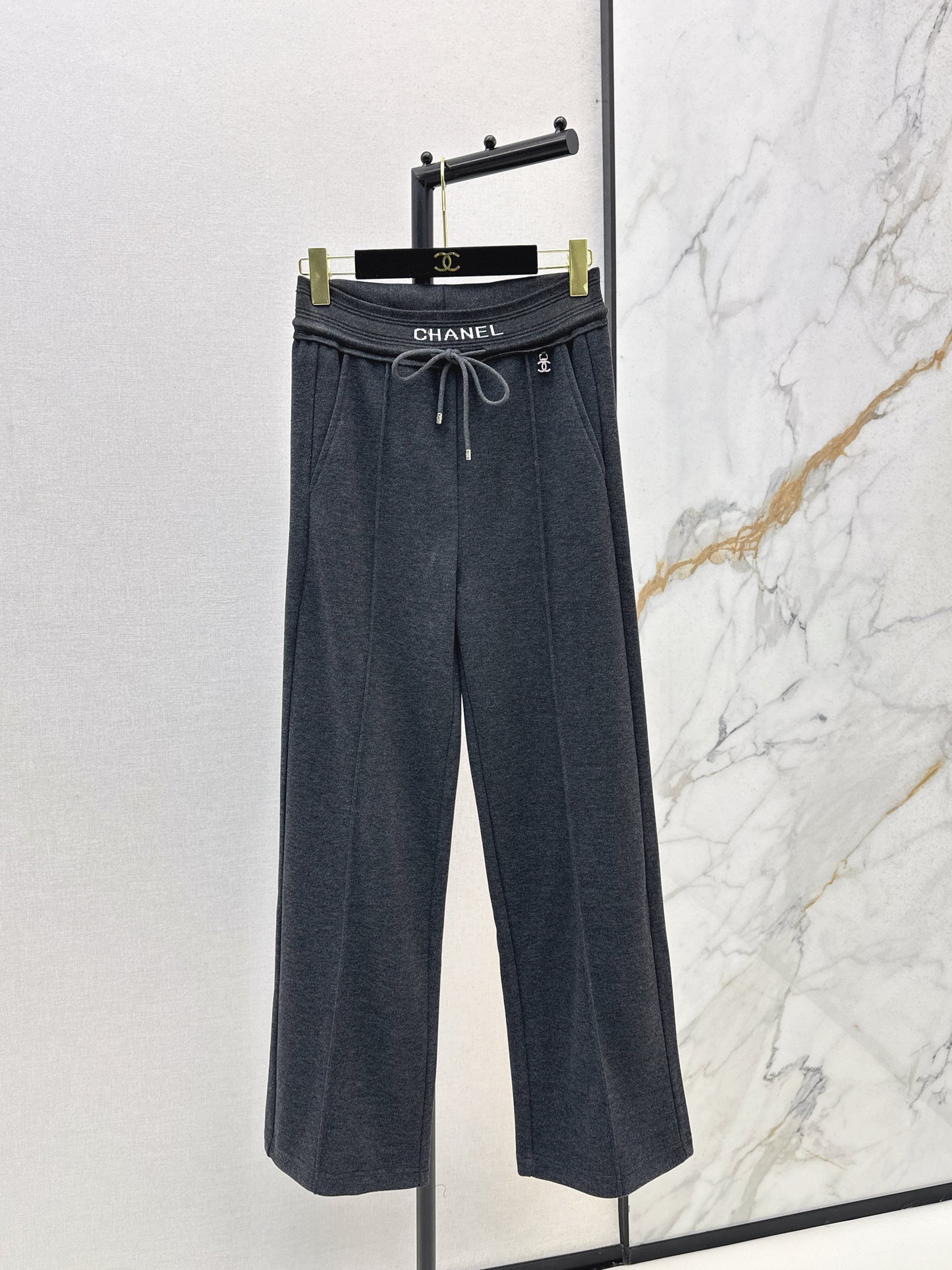New straight-leg pants with small logo decoration
