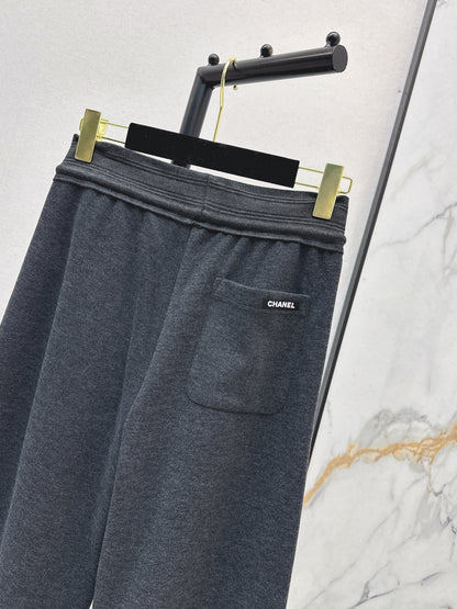 New straight-leg pants with small logo decoration
