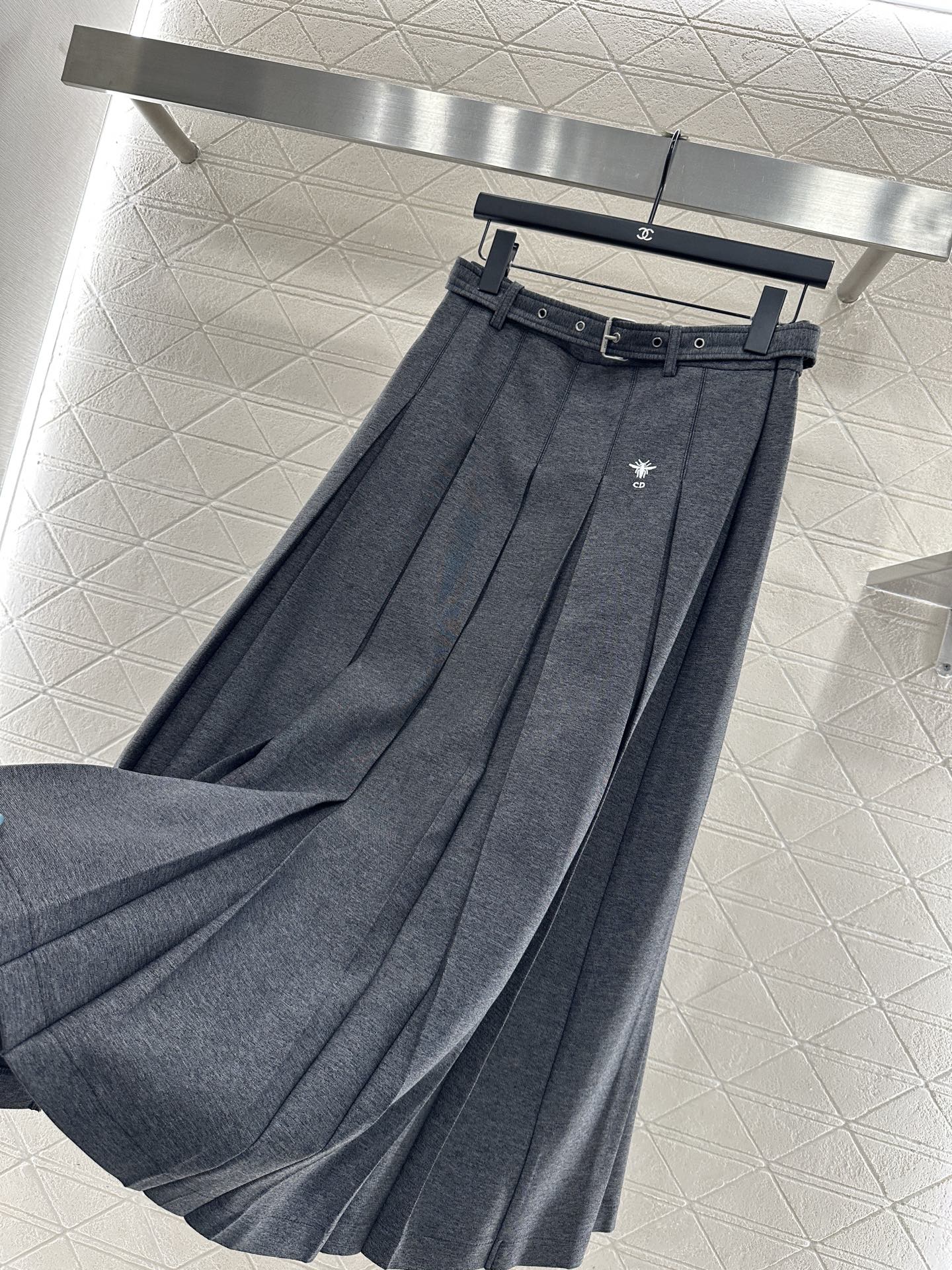 Belted midi pleated skirt
