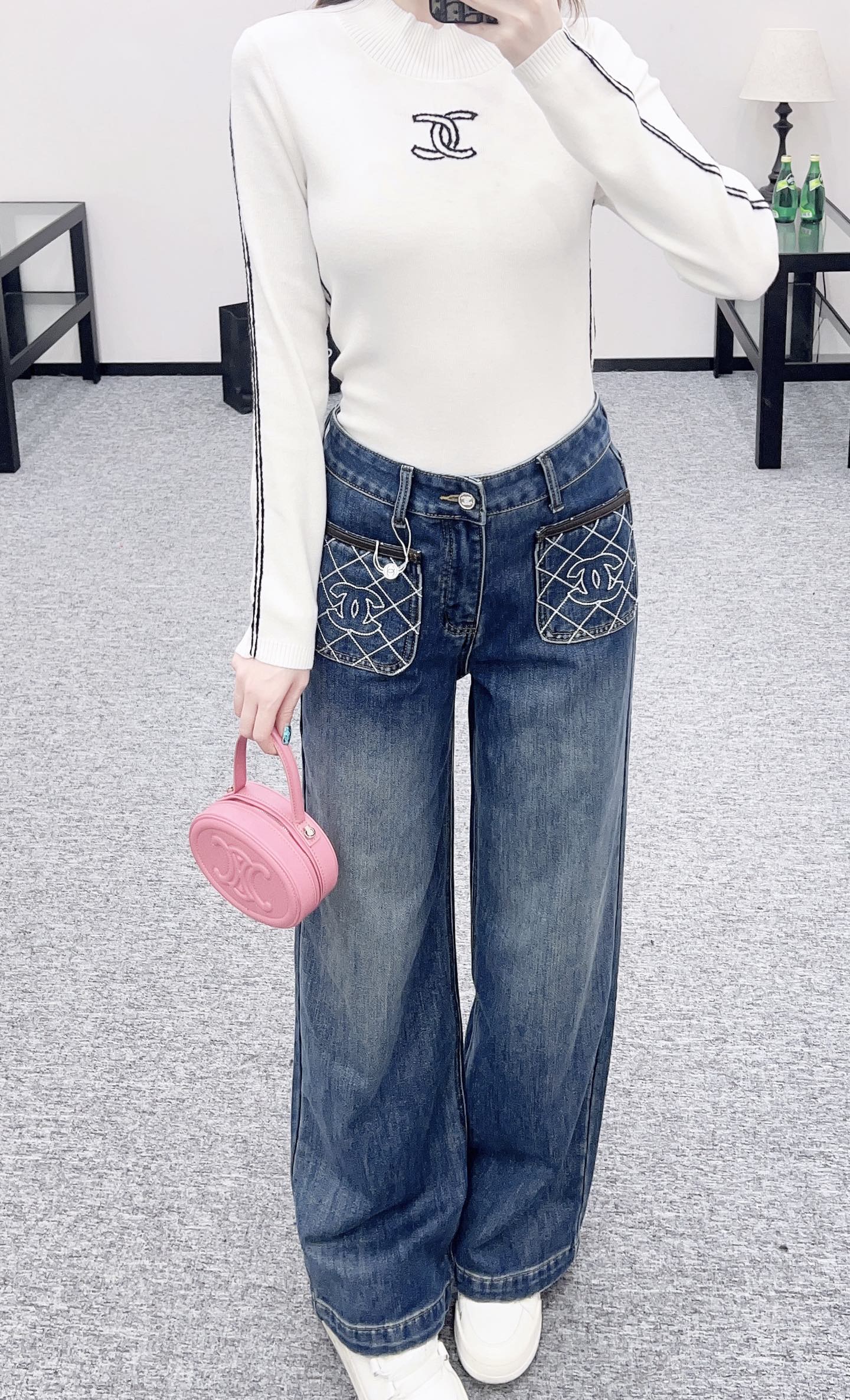 Diamond-patterned logo pocket jeans
