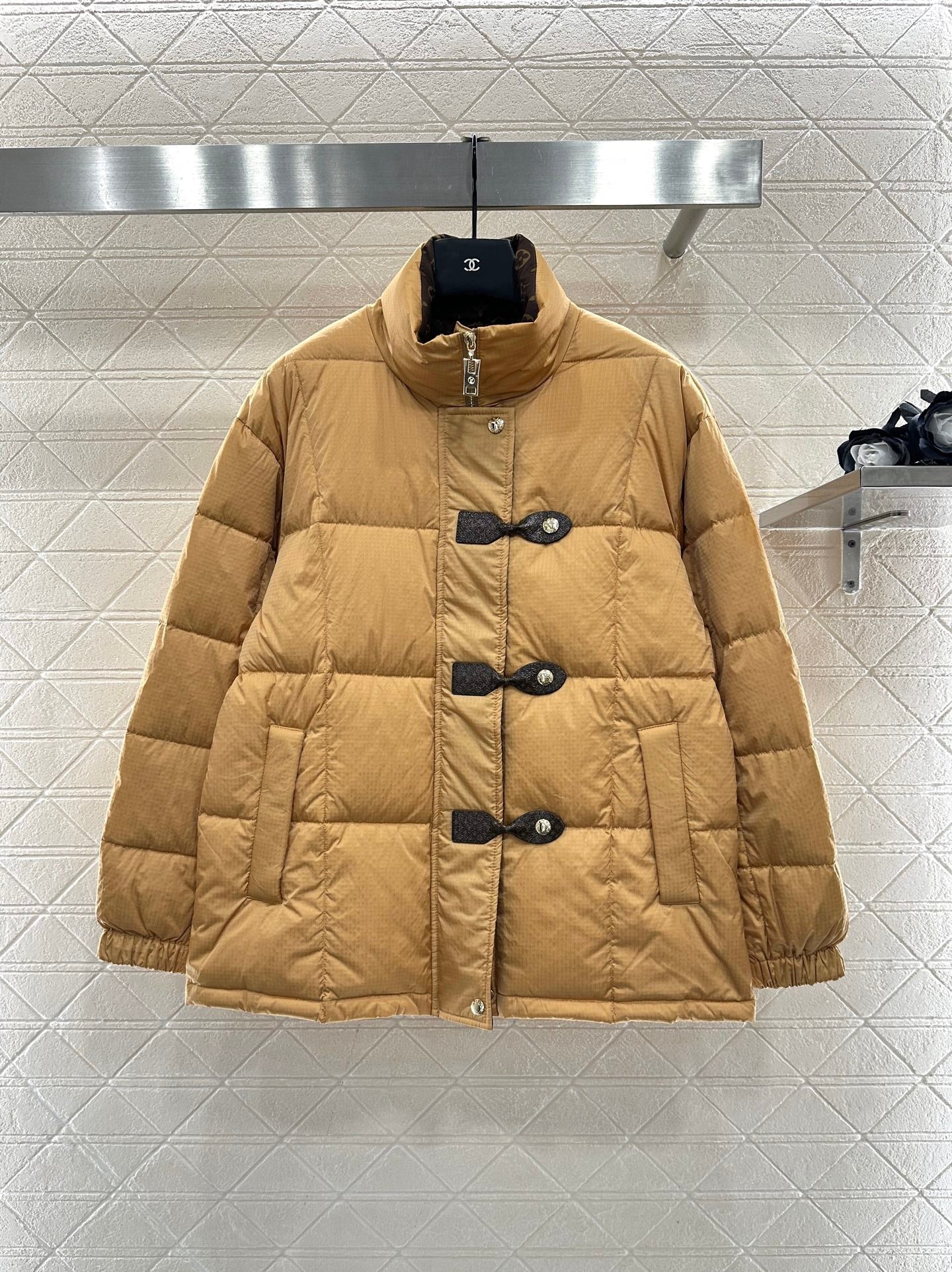 Leather buckle stand-up collar down jacket