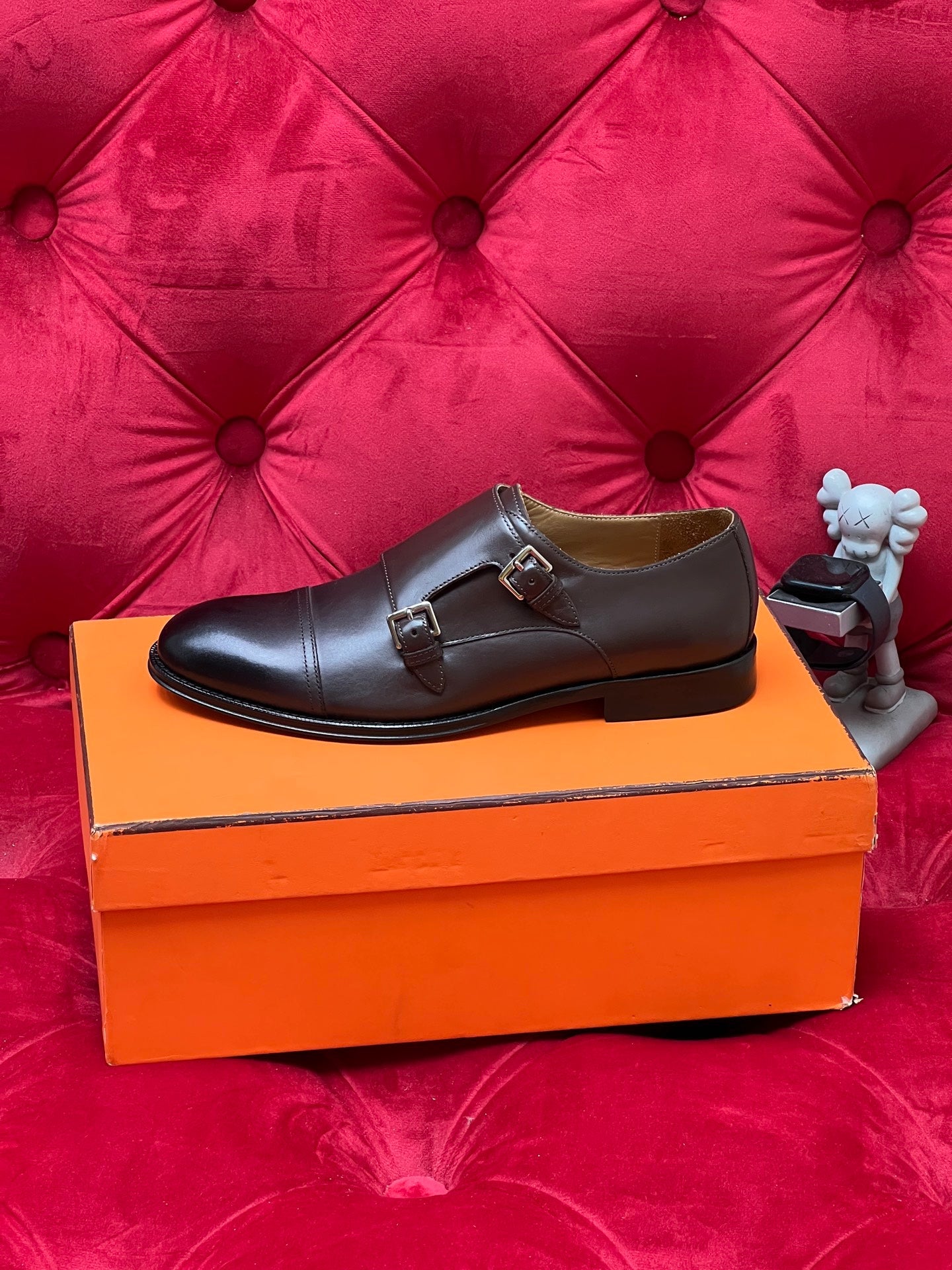 CD leather shoes