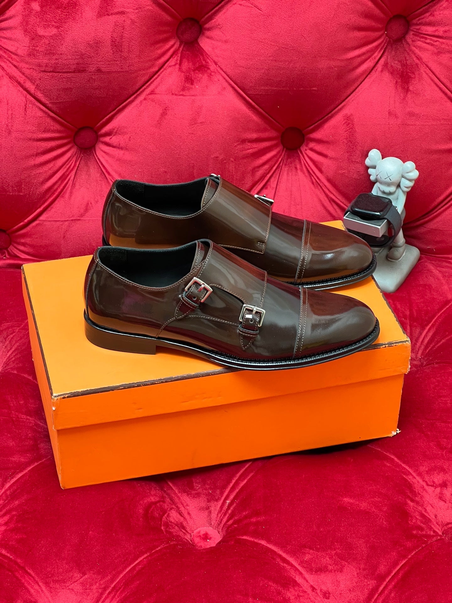 CD leather shoes