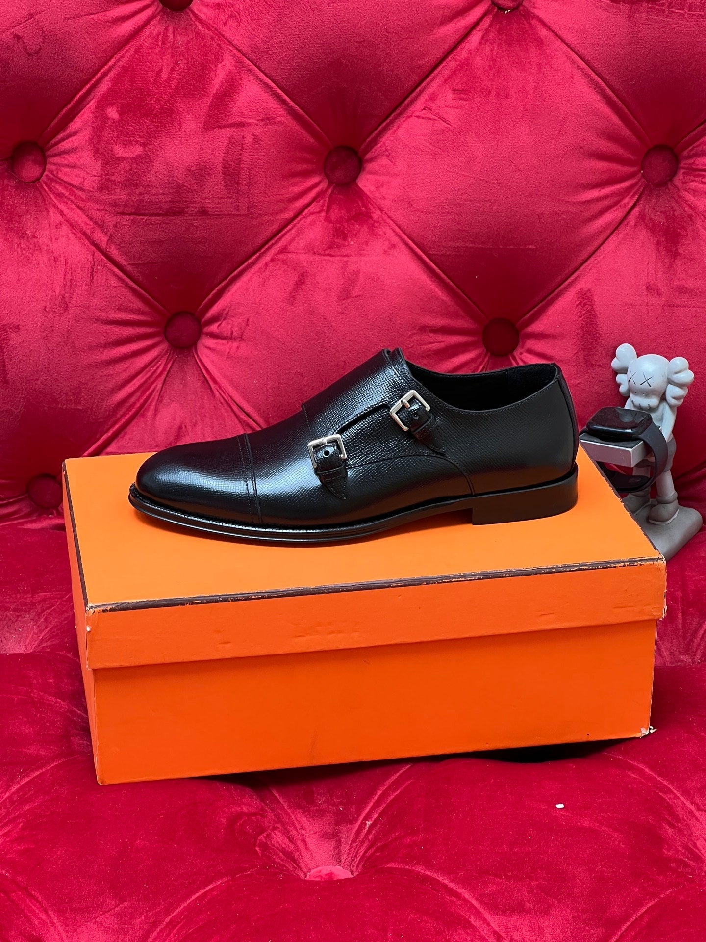 CD leather shoes