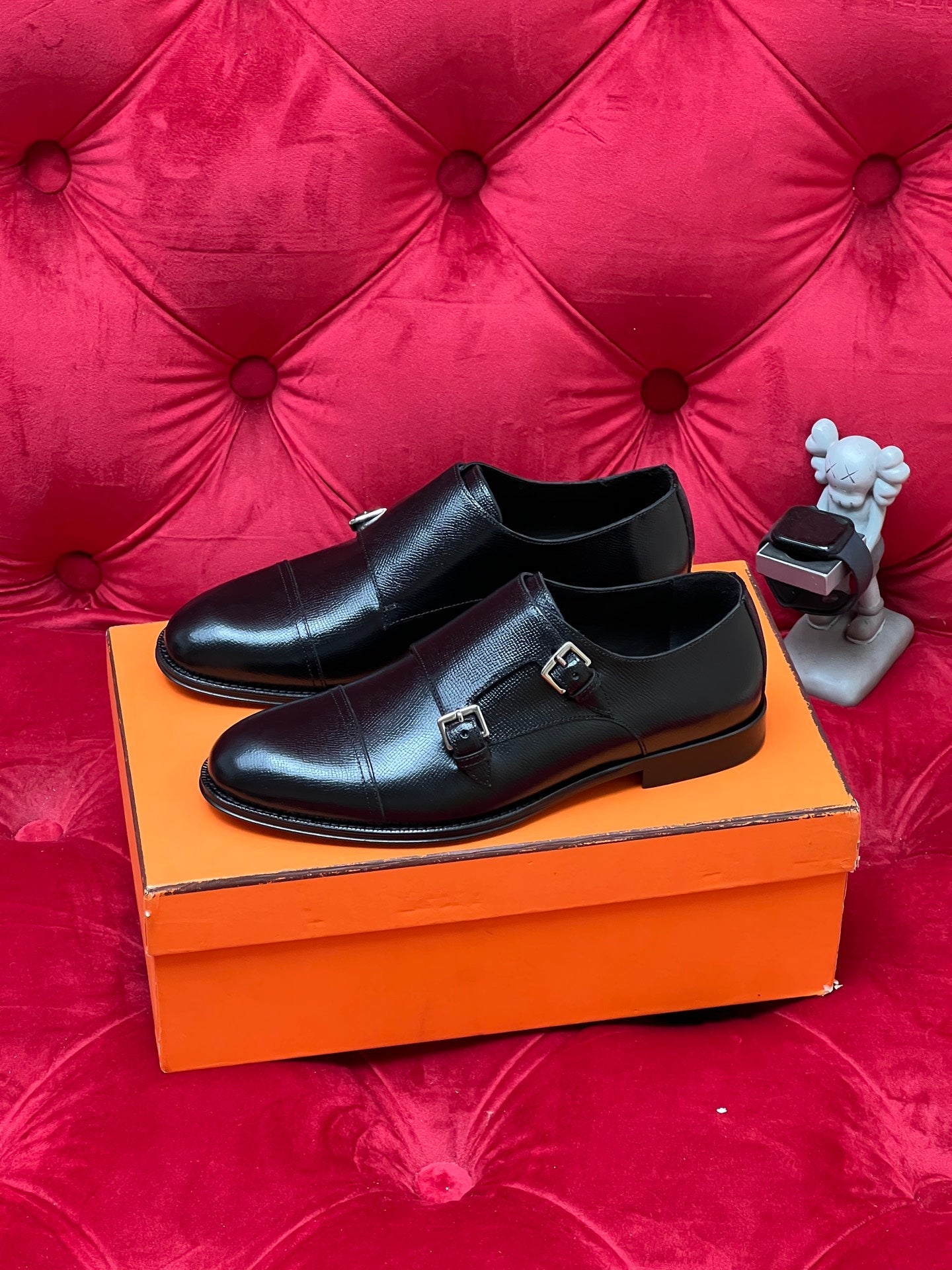 CD leather shoes