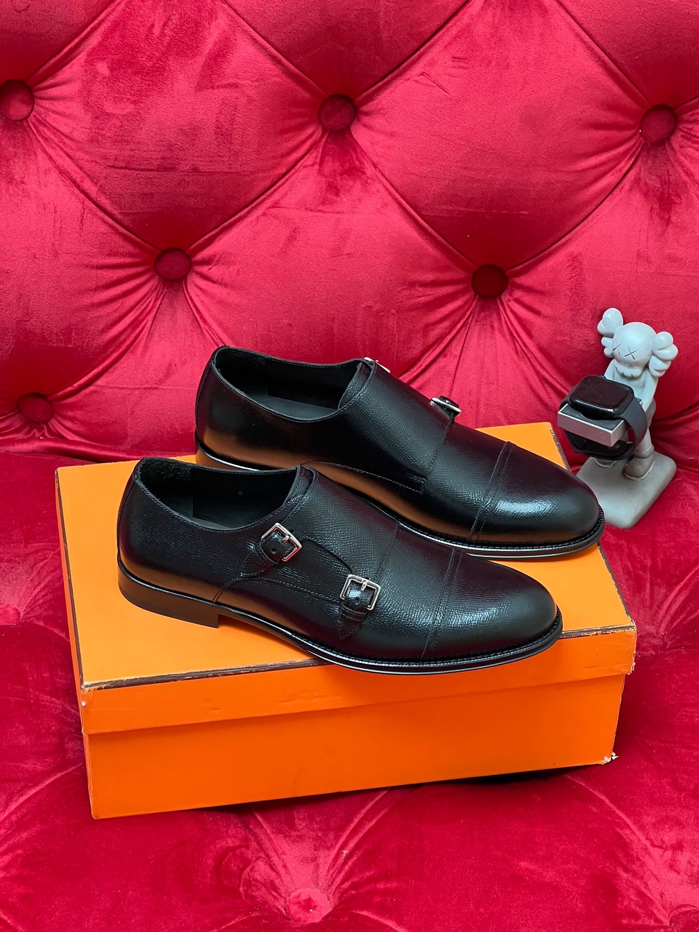 CD leather shoes