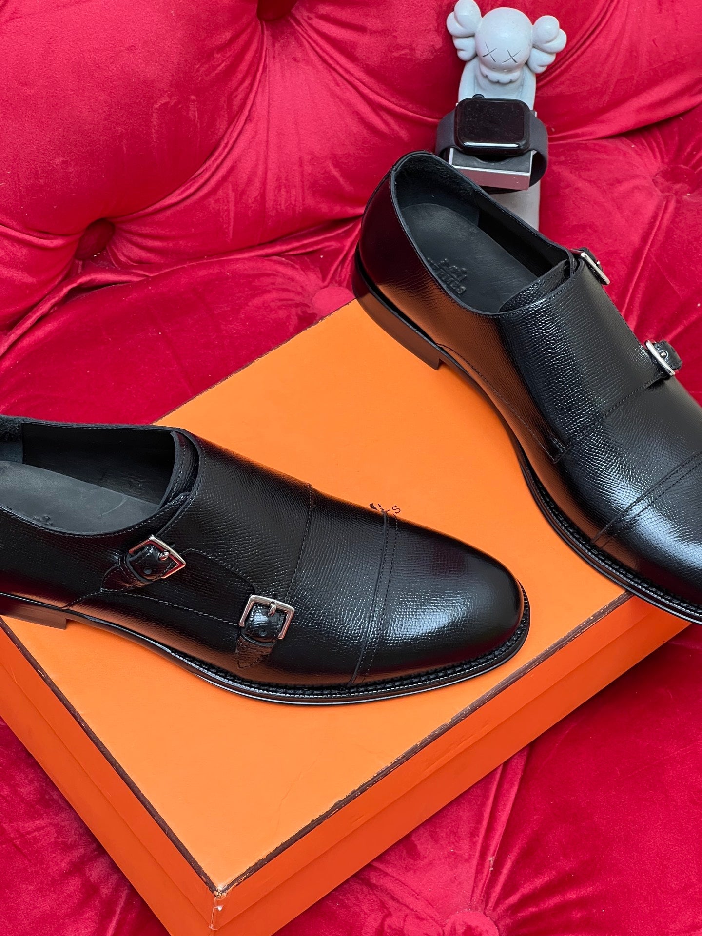 CD leather shoes