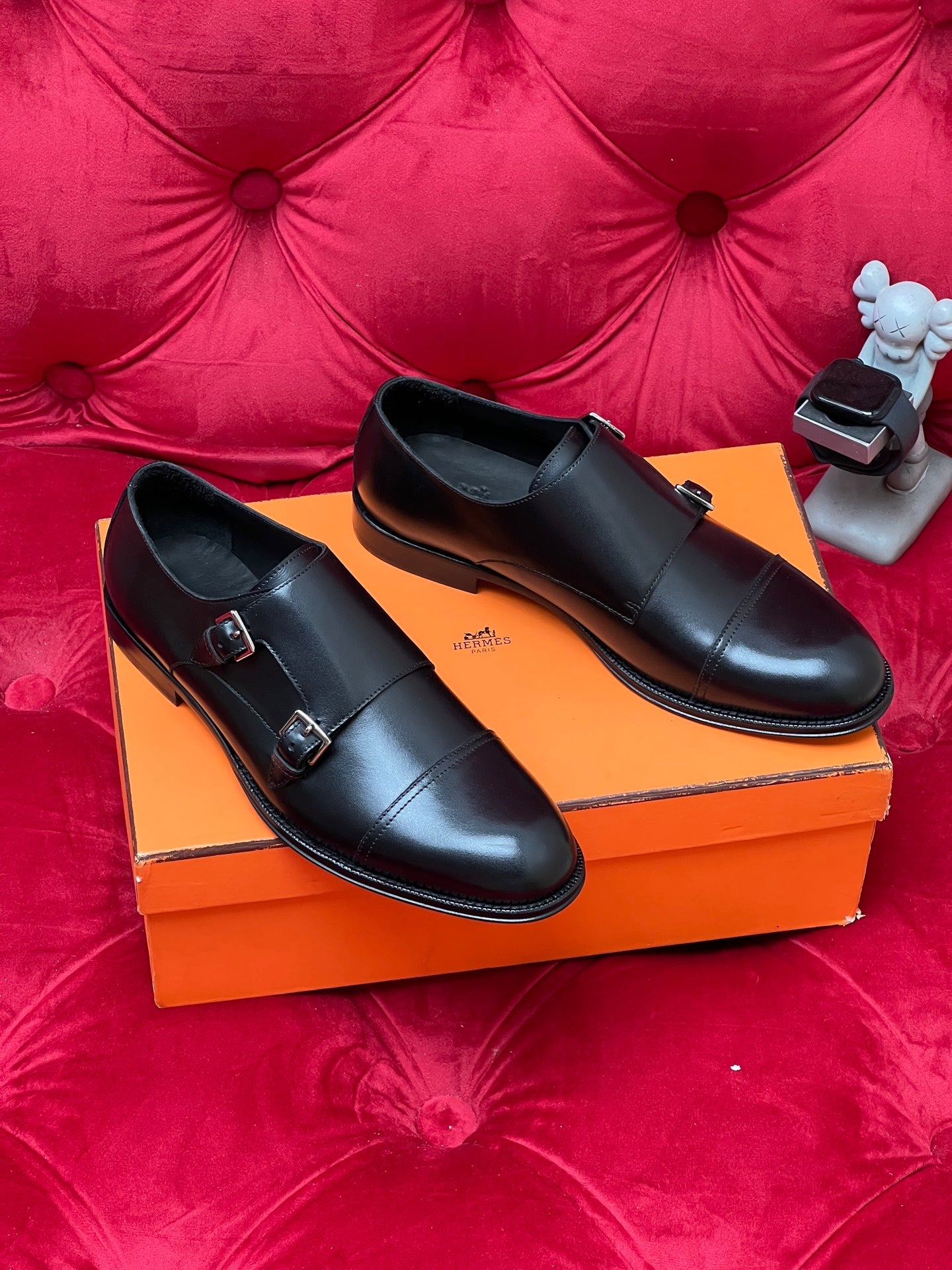CD leather shoes