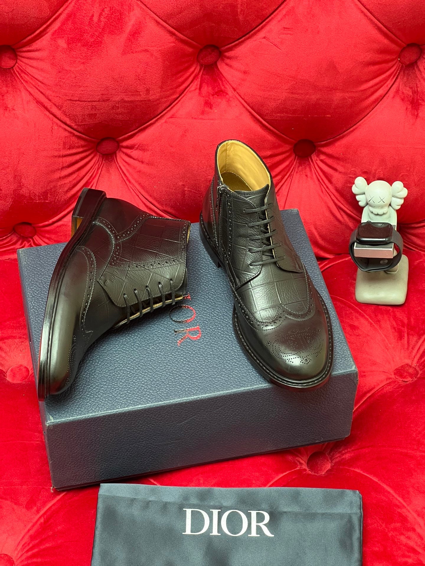 CD leather shoes