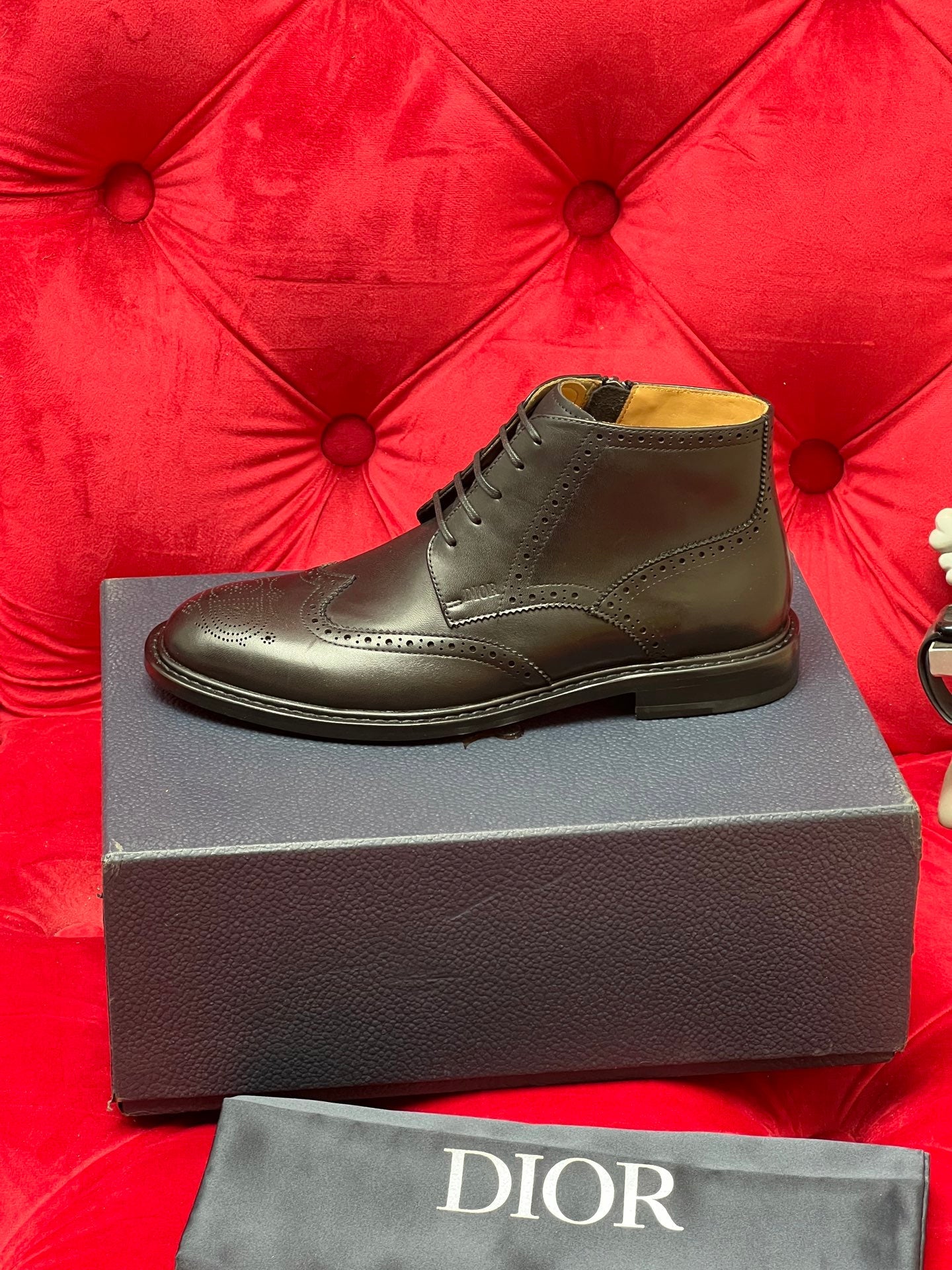 CD leather shoes
