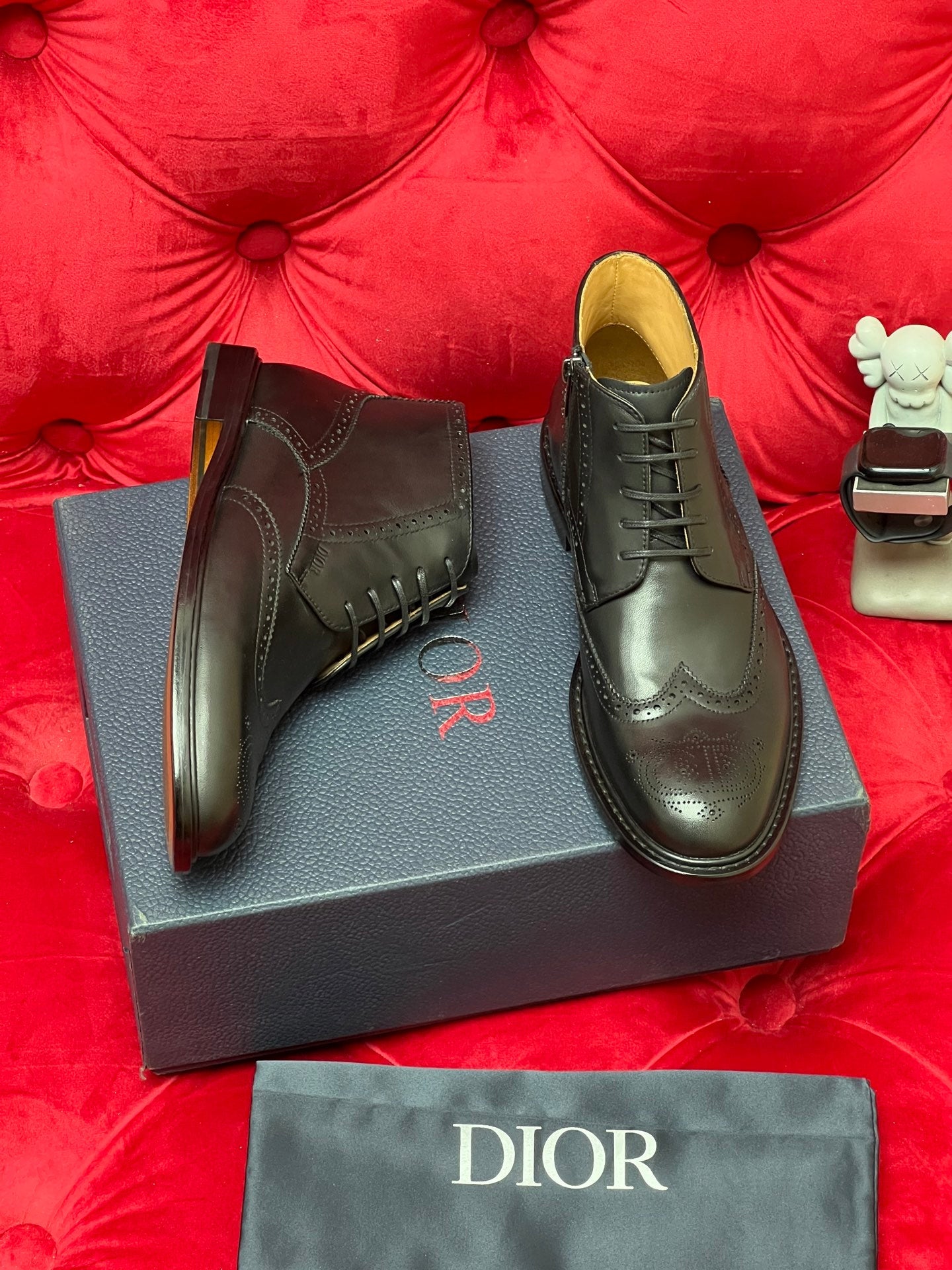 CD leather shoes