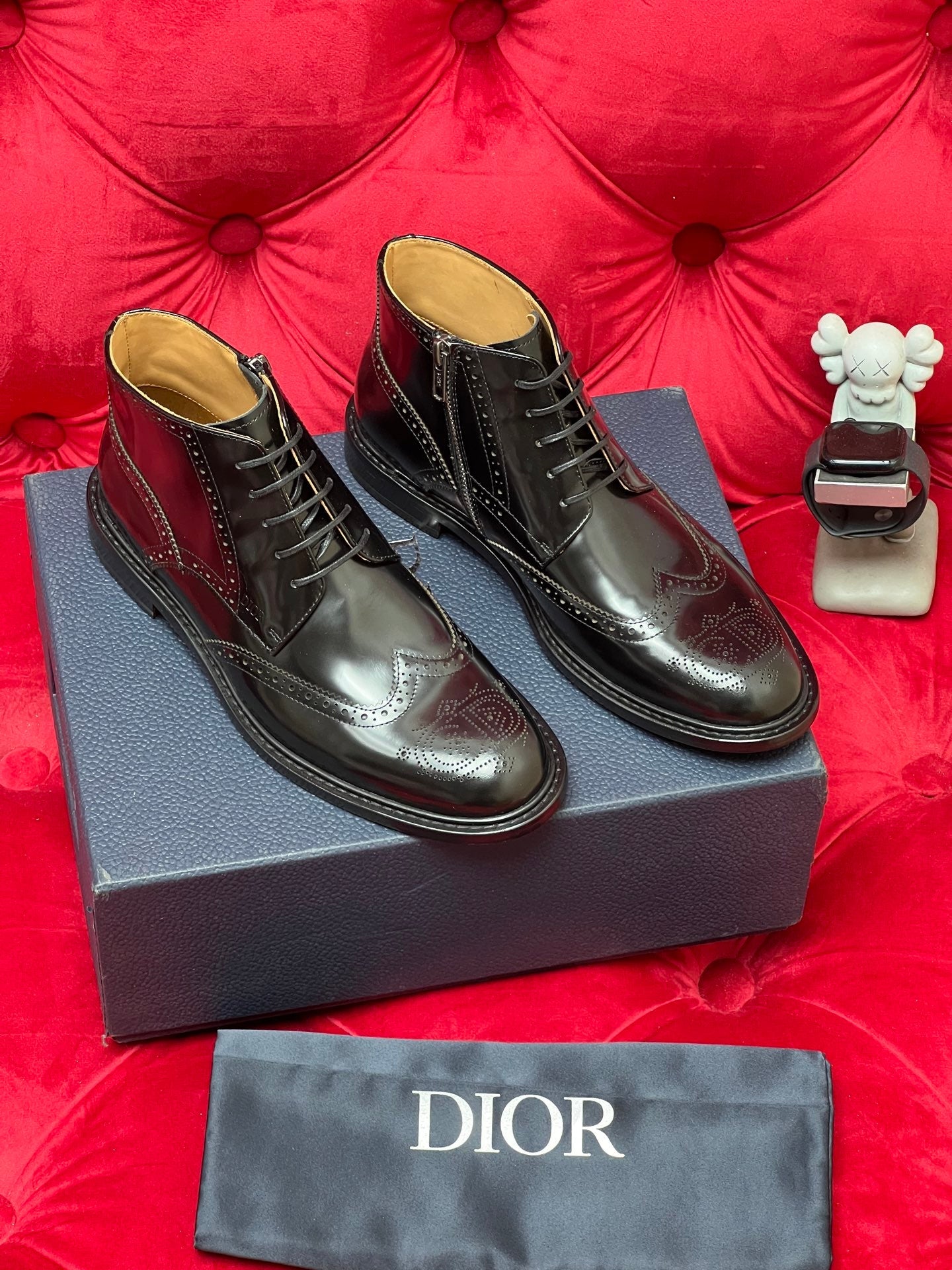 CD leather shoes