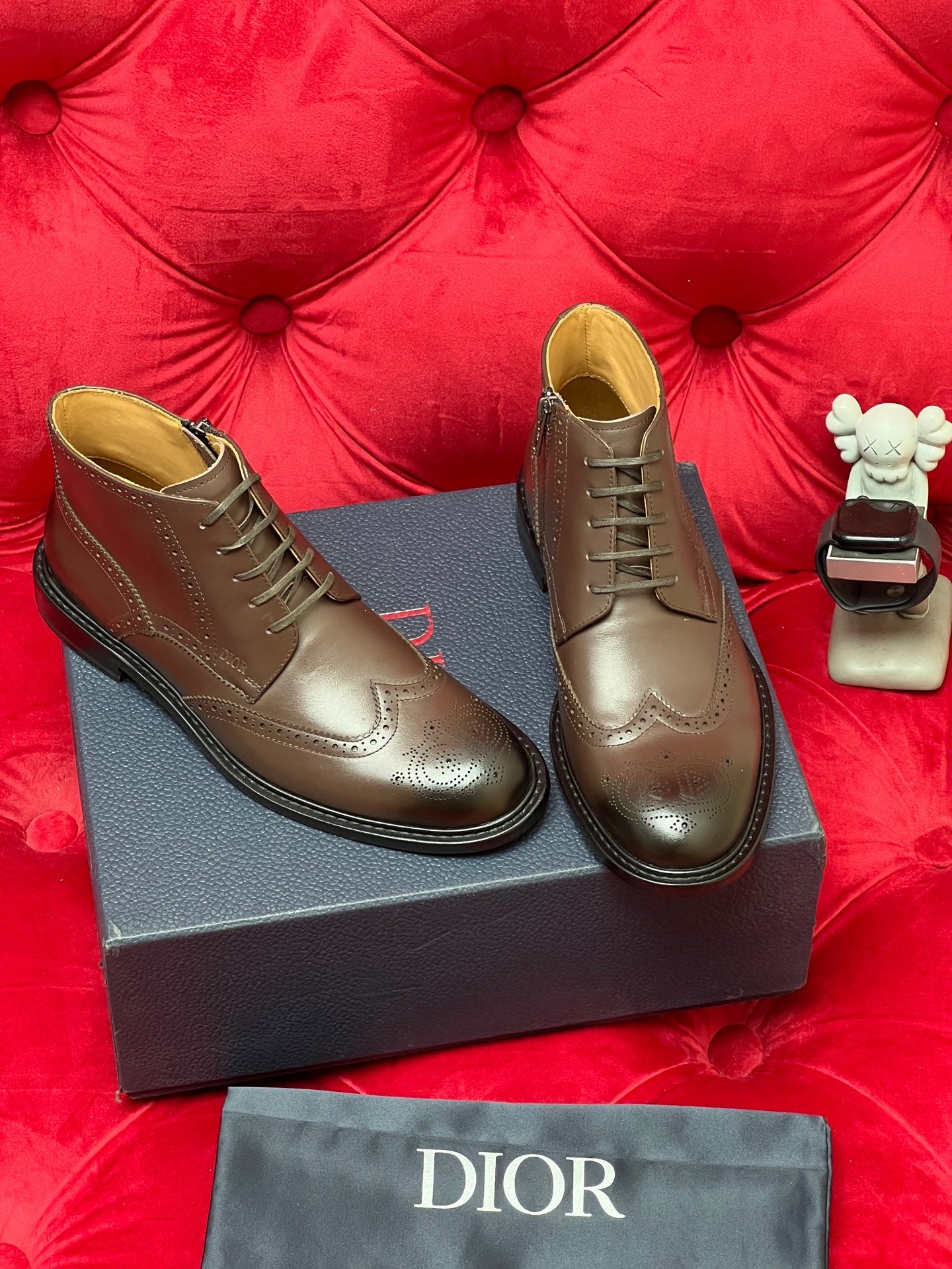 CD leather shoes
