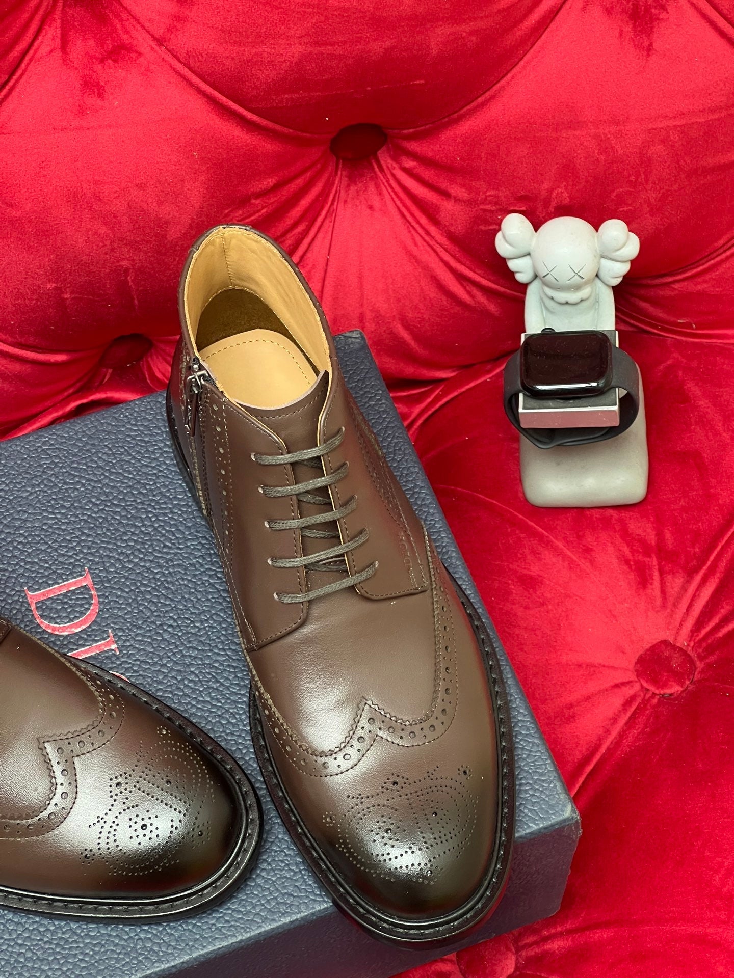 CD leather shoes
