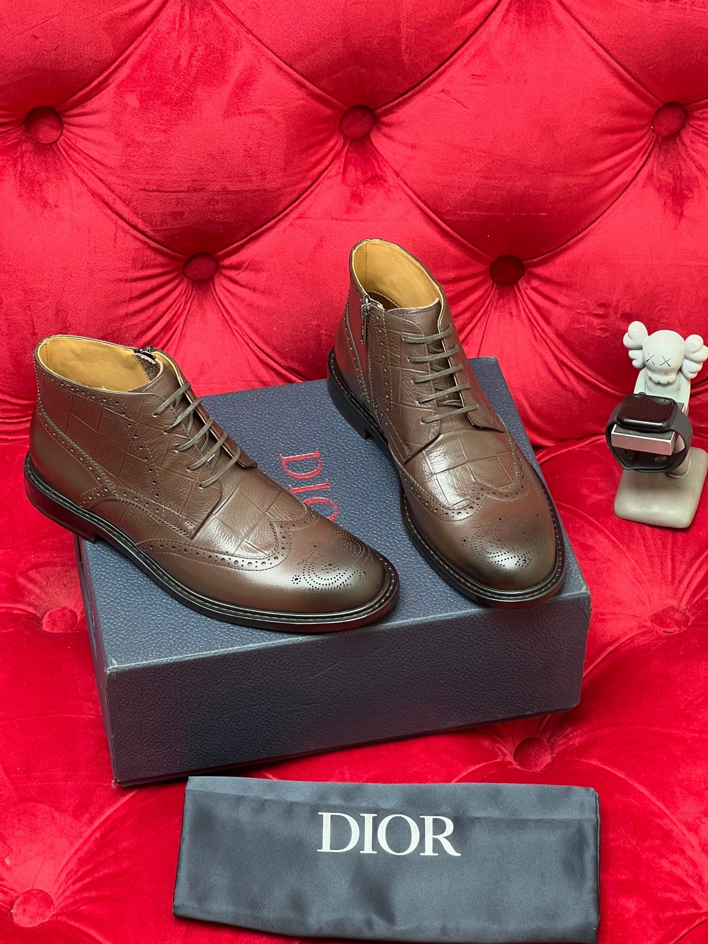 CD leather shoes