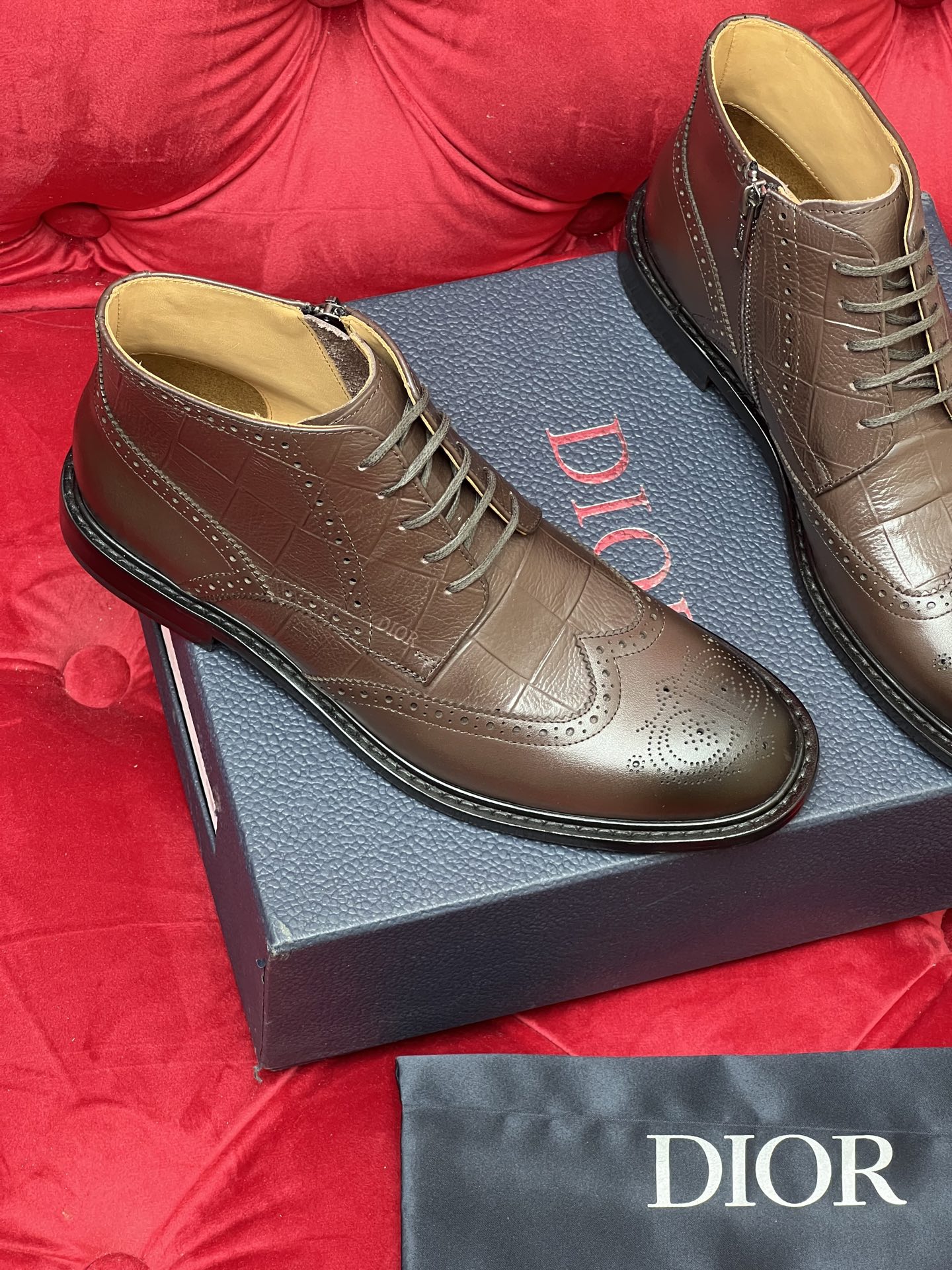 CD leather shoes