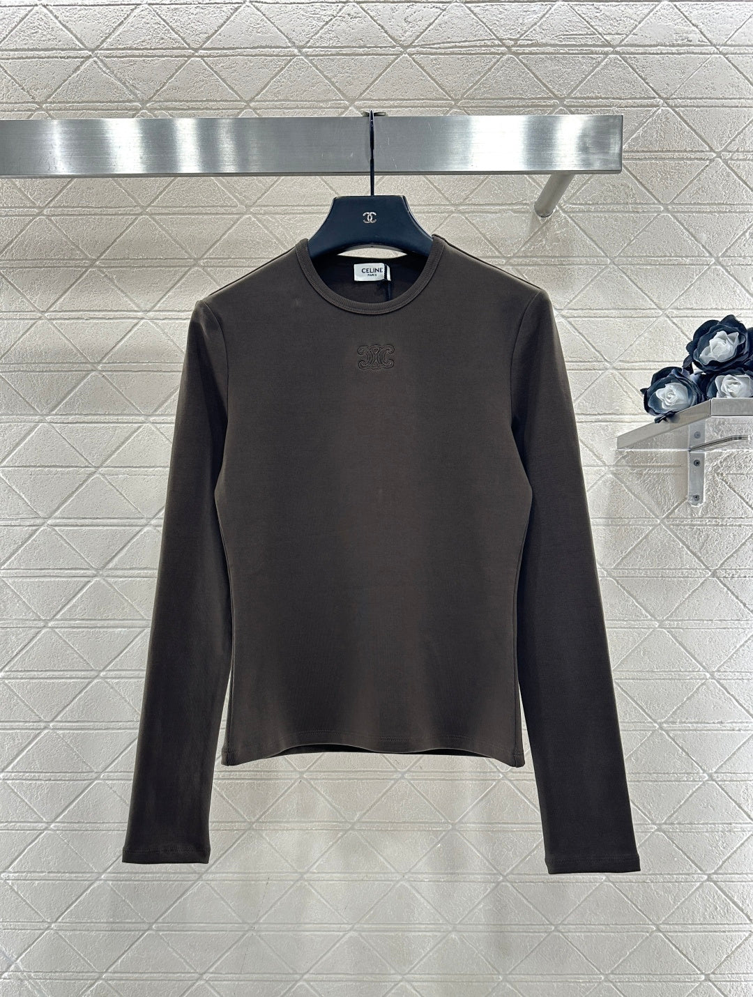 Round neck embroidered long sleeve