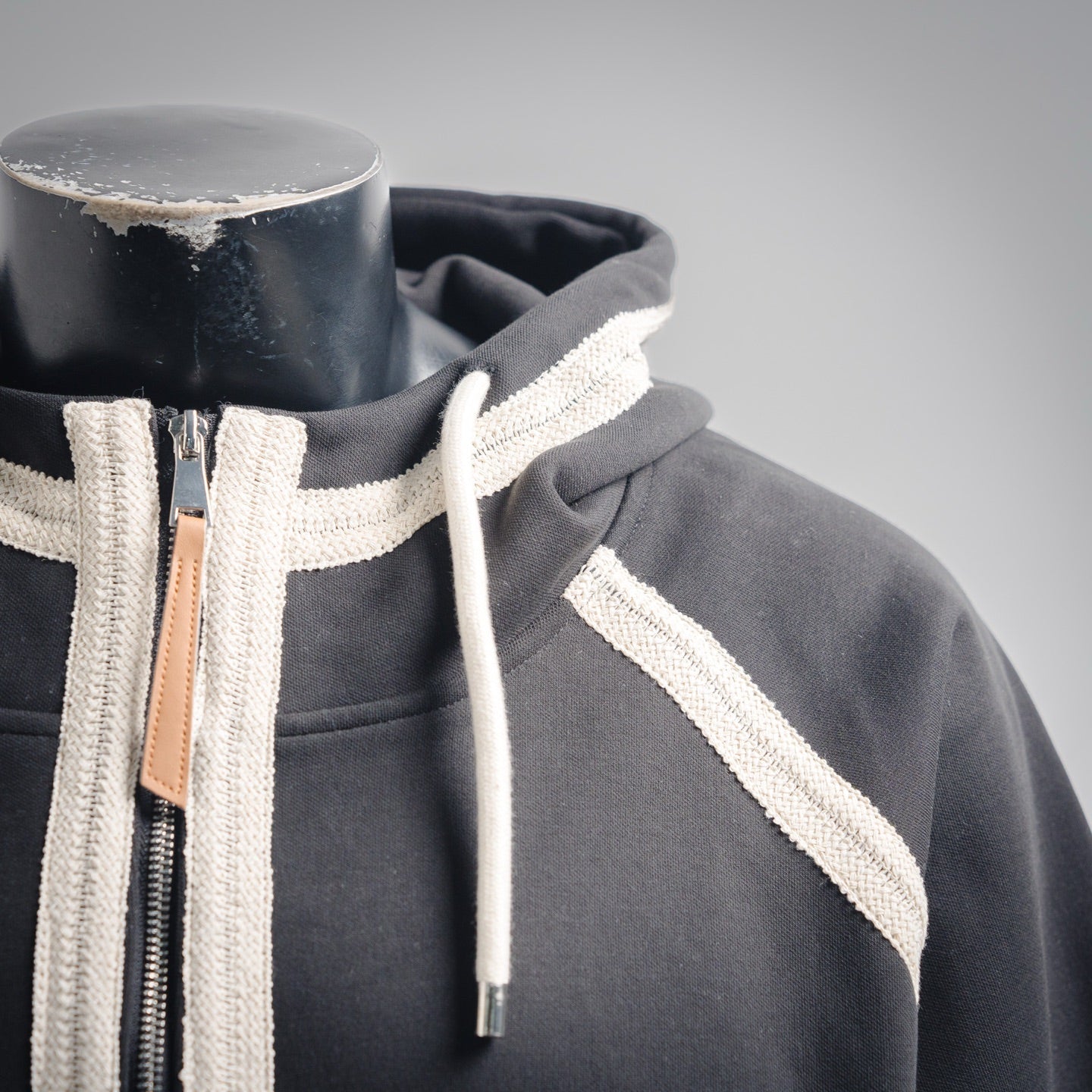 Loe 25fw embroidered jacket