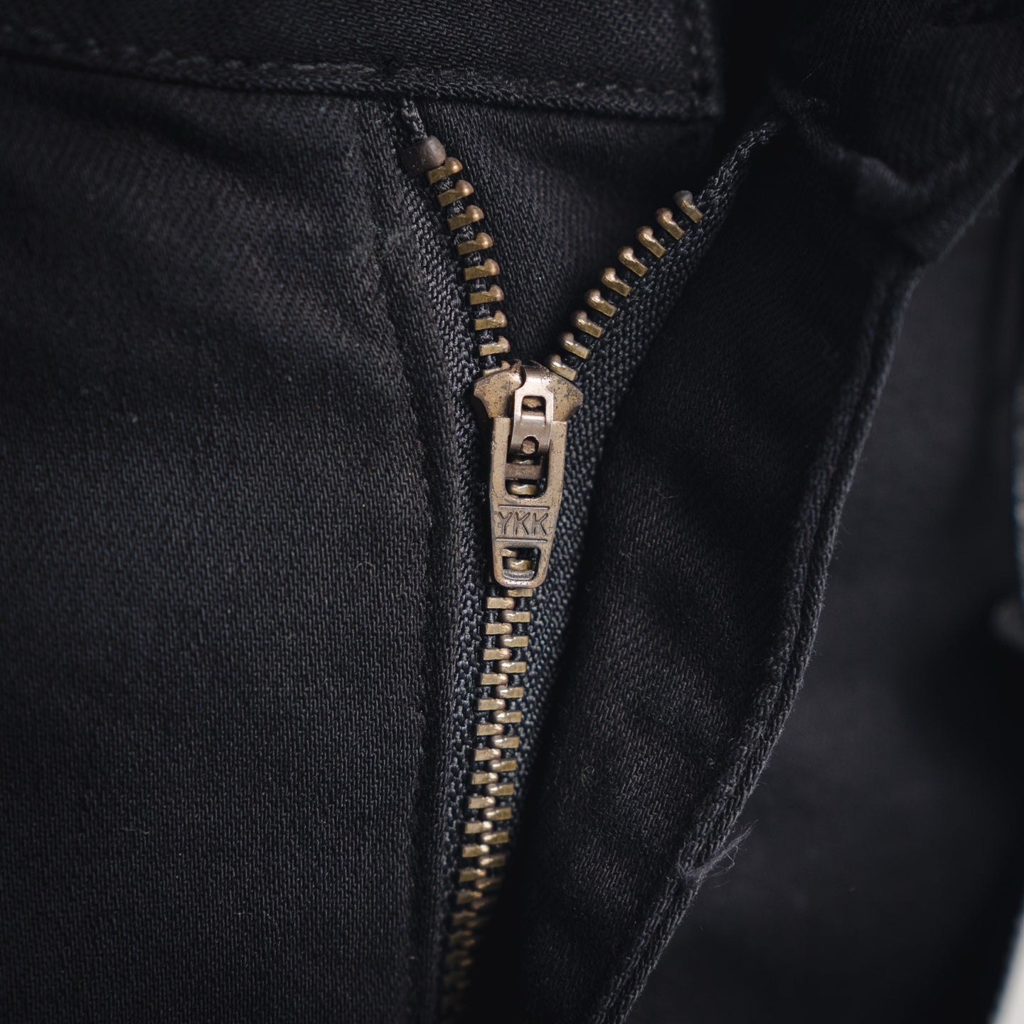 Loe 25fw embroidered jeans