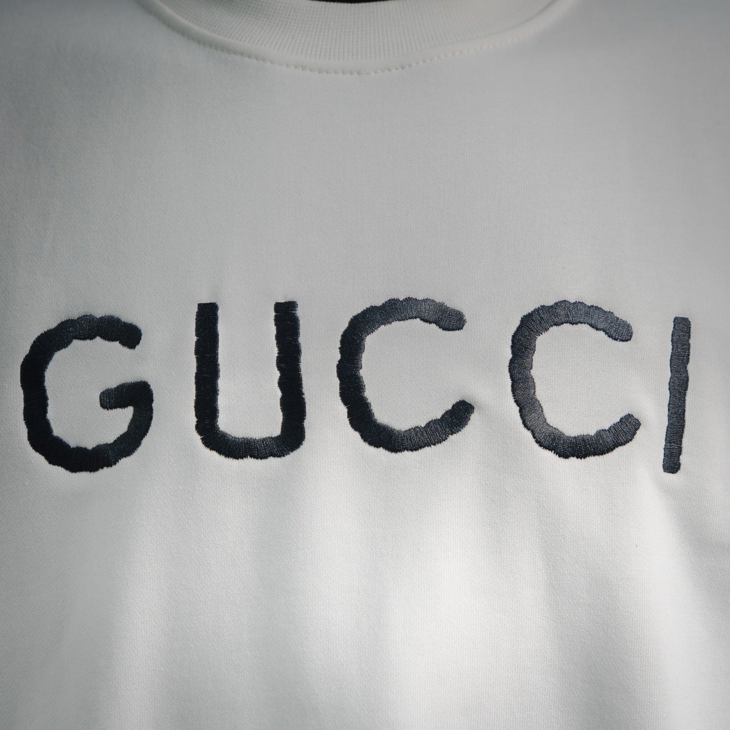 Guc 25fw embroidered sweatshirt