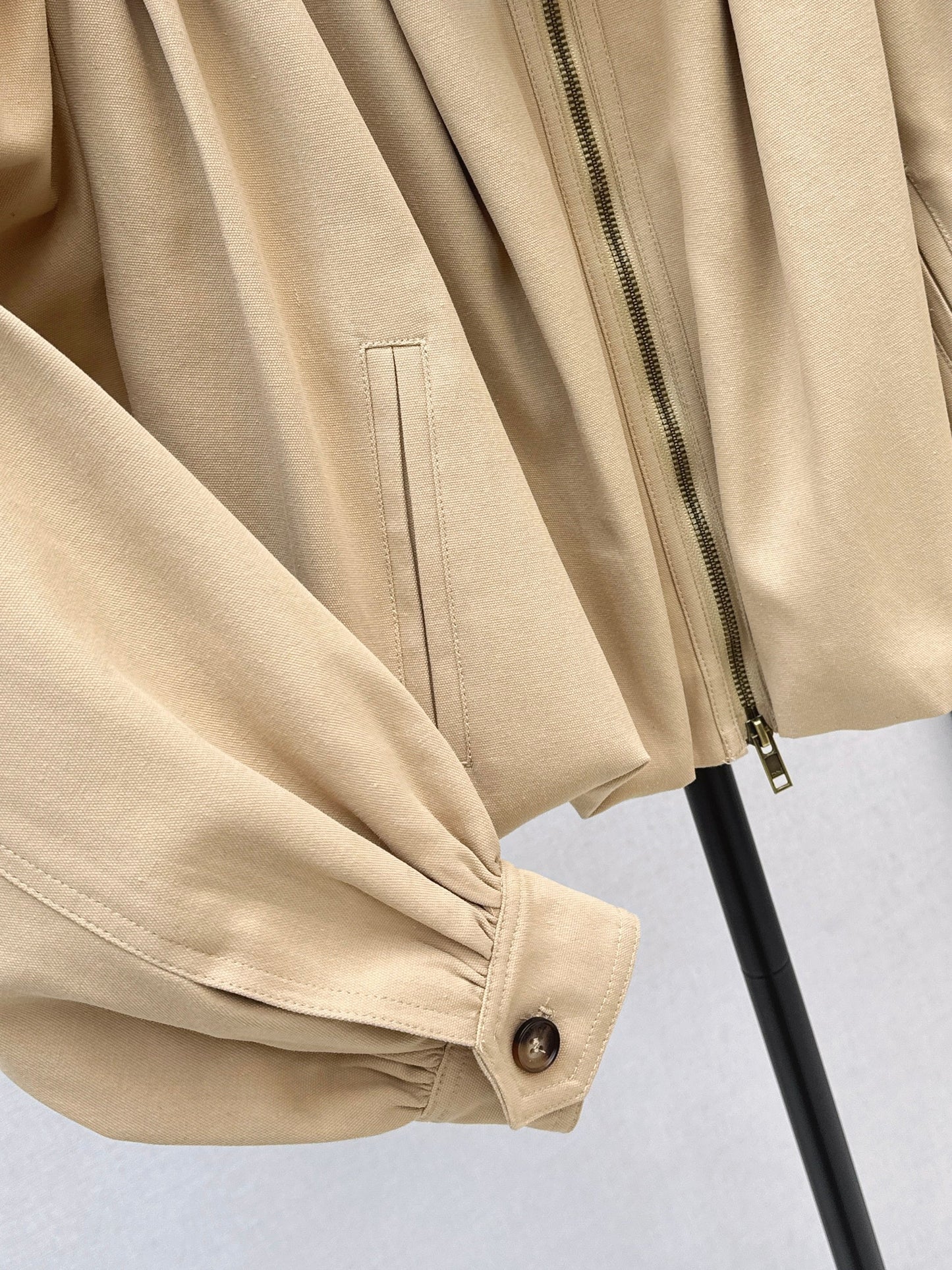 Stand-up collar cropped jacket