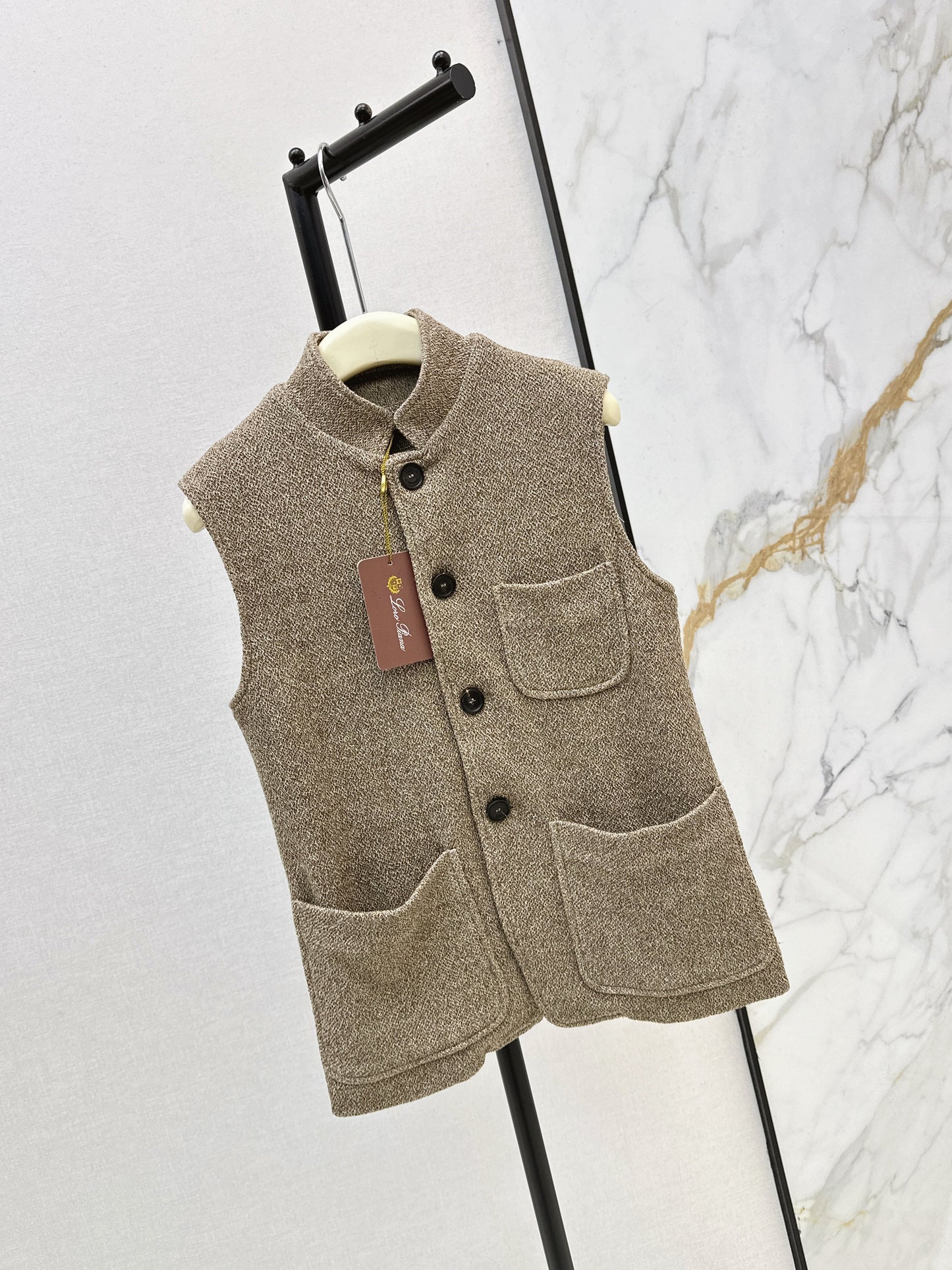 Stand-up collar vest