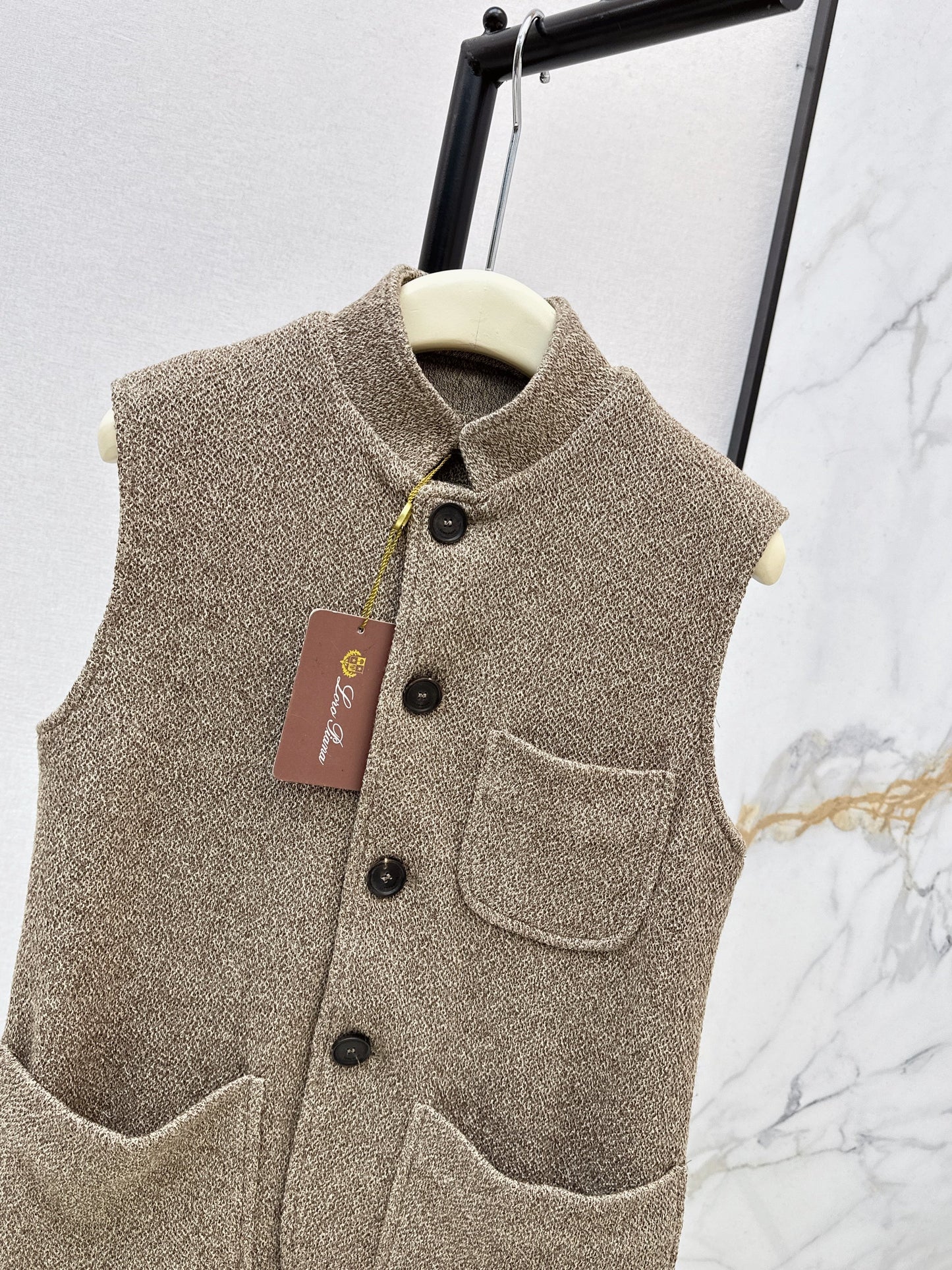 Stand-up collar vest