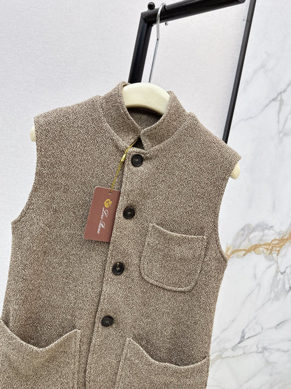 Stand-up collar vest