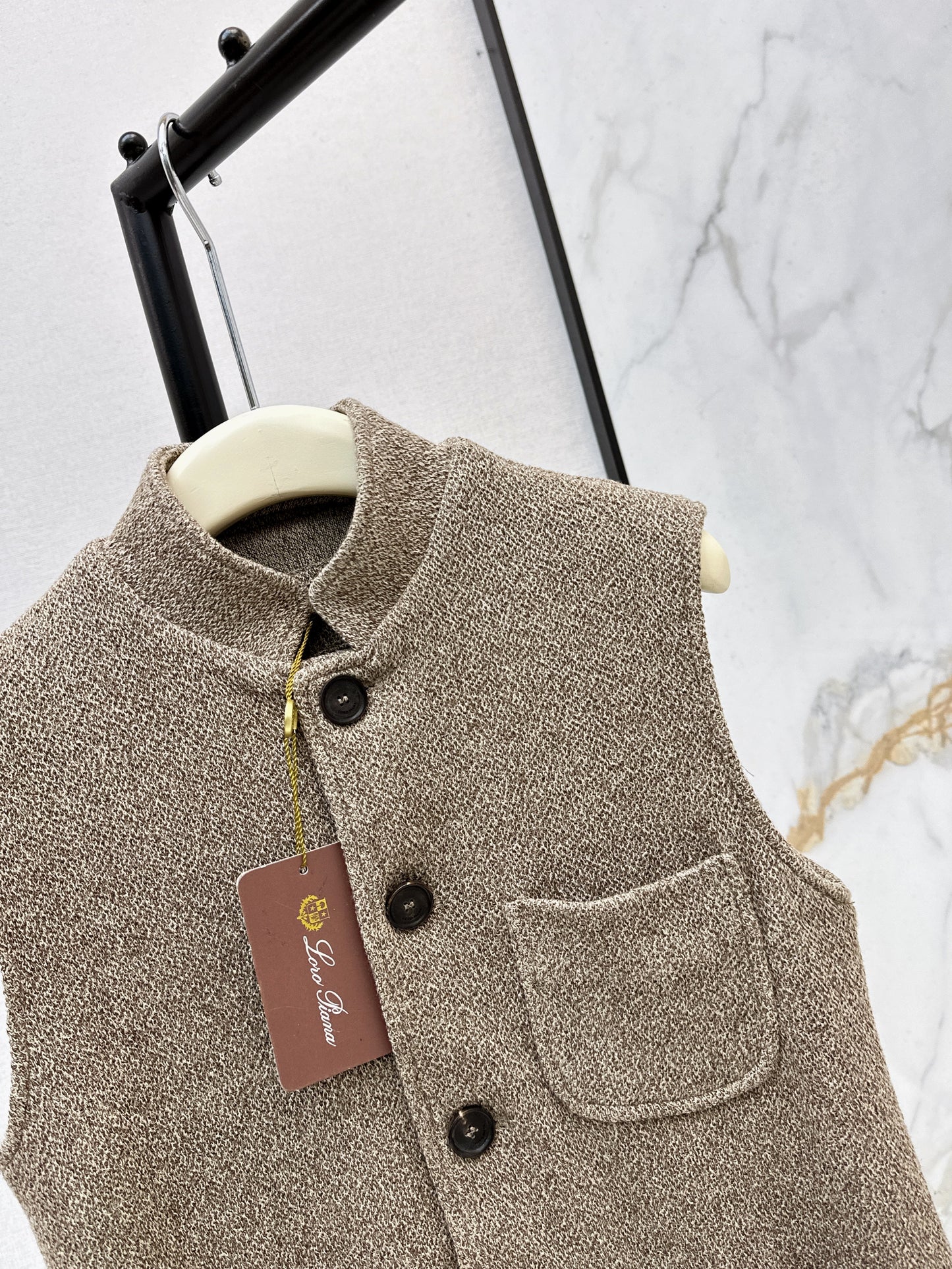 Stand-up collar vest