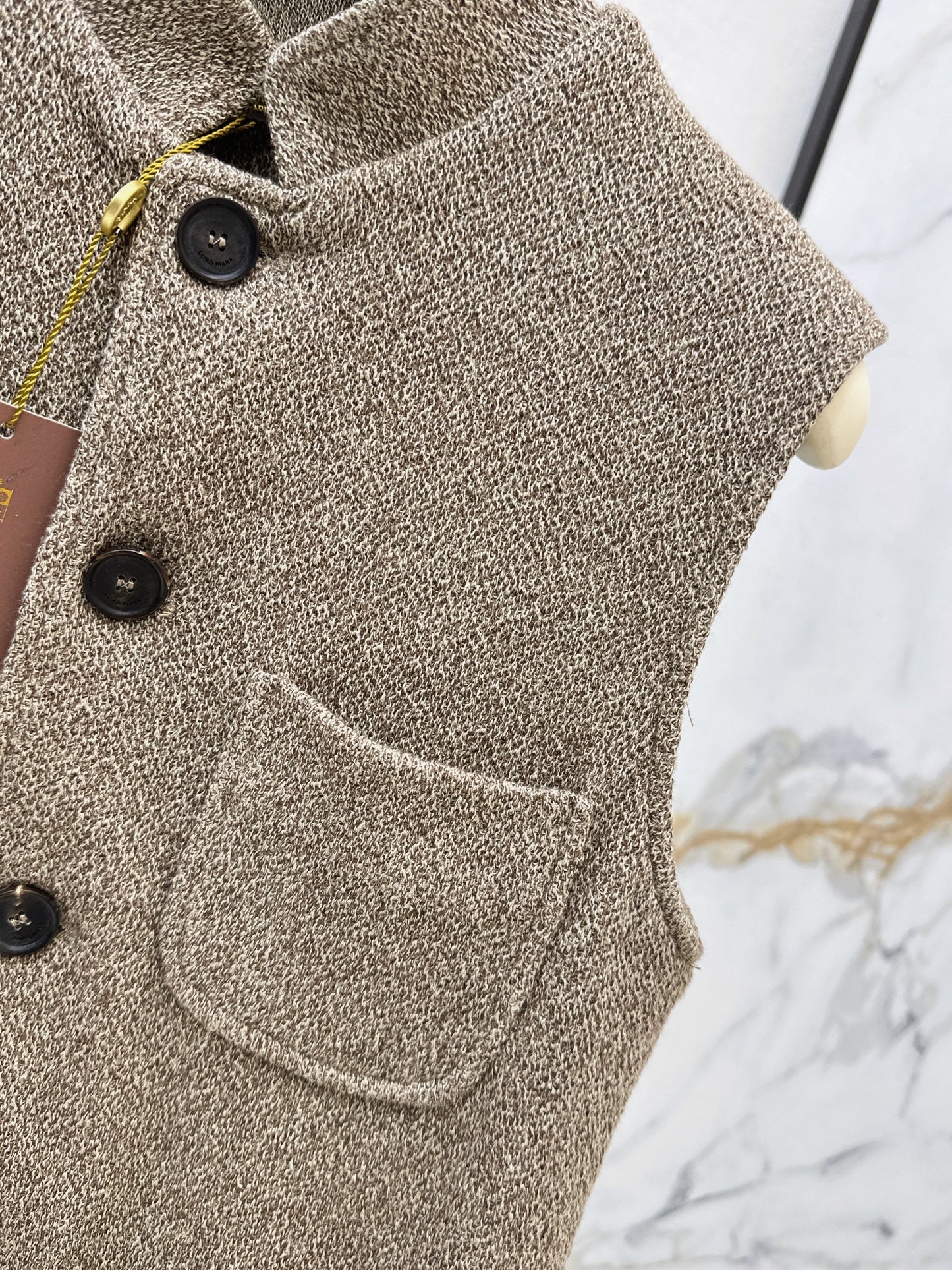 Stand-up collar vest