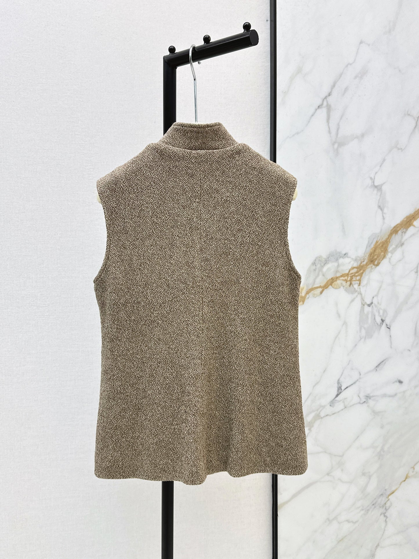 Stand-up collar vest