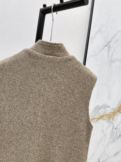 Stand-up collar vest