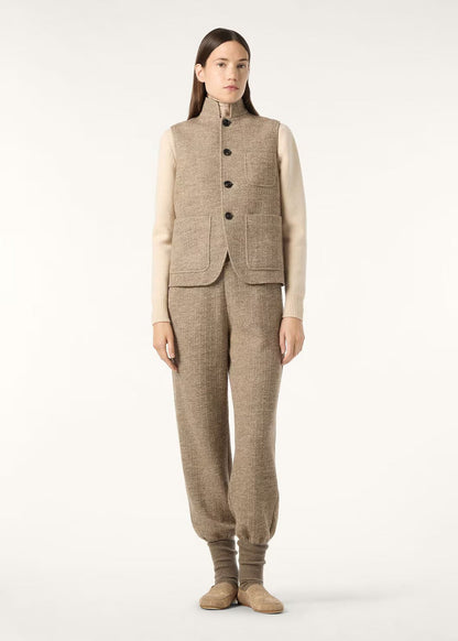 Stand-up collar vest