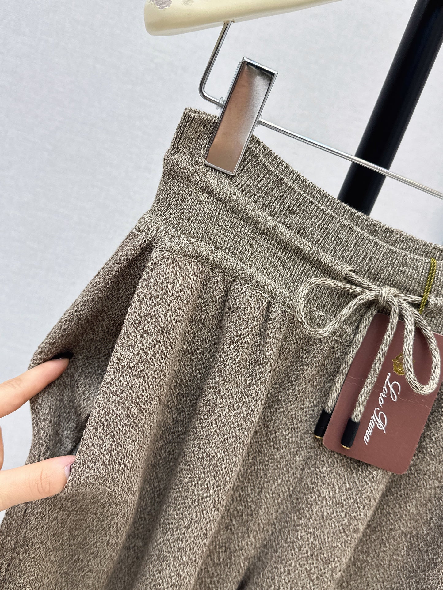Elastic Waist Tapered Leg Pants