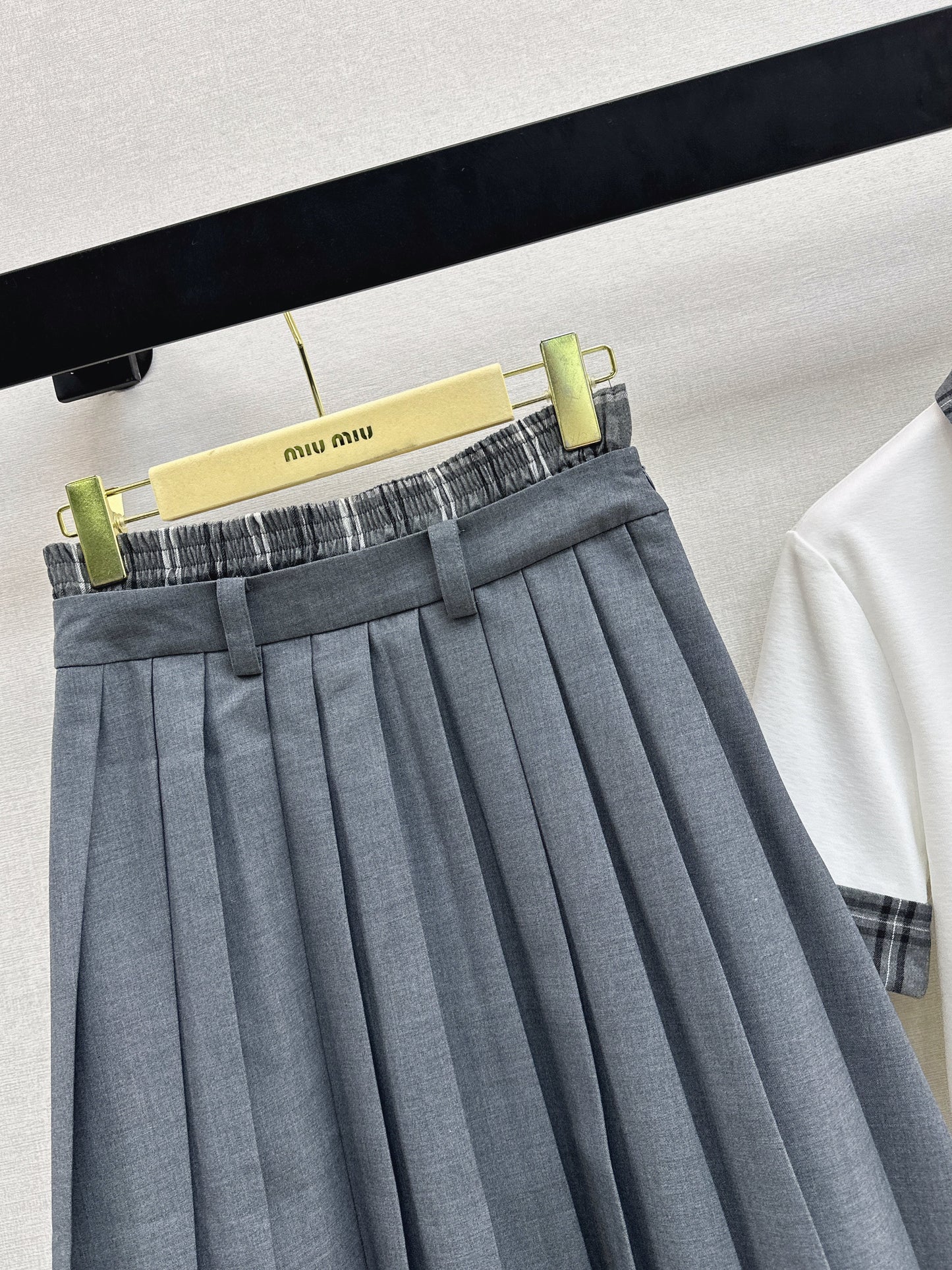 Age-defying outfit set