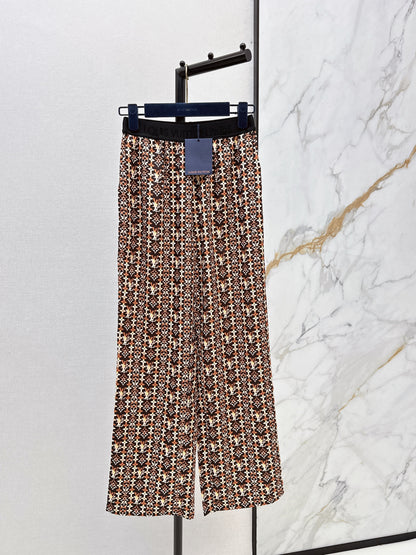 Elastic waist straight leg trousers