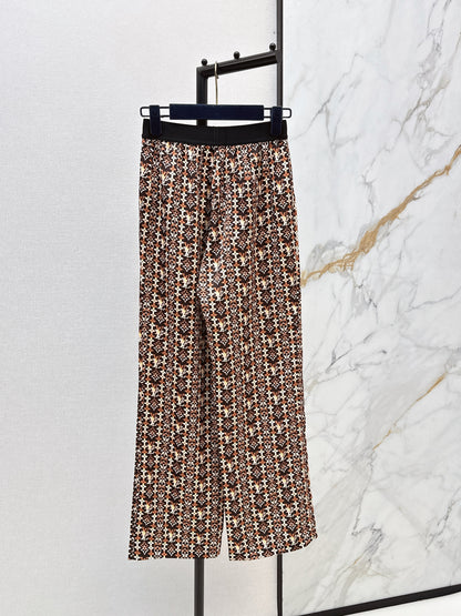 Elastic waist straight leg trousers