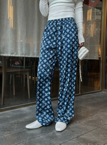 Elastic waist straight leg trousers