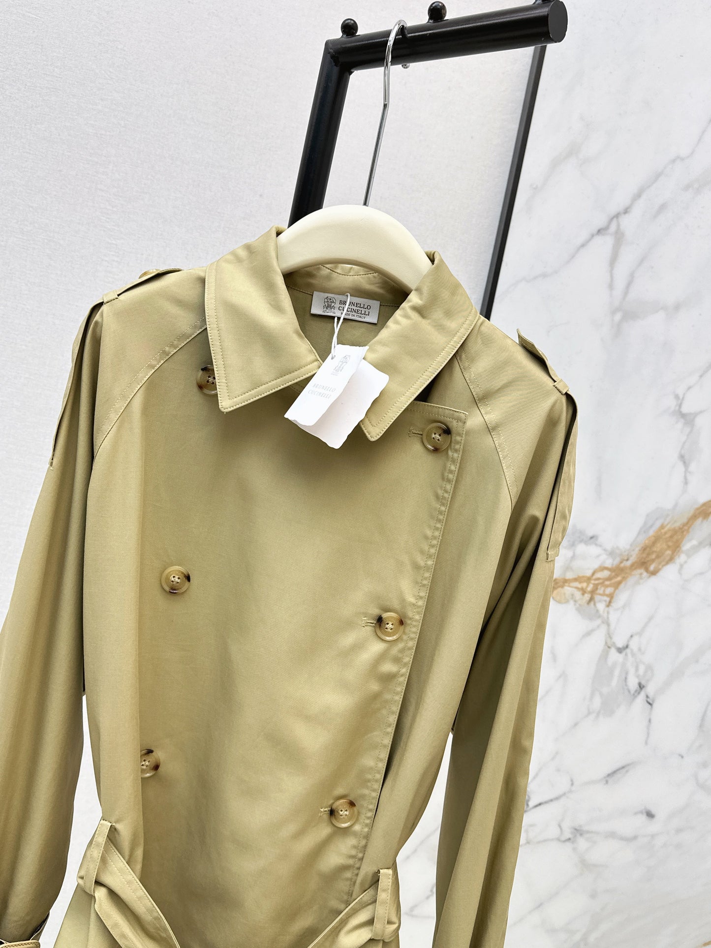 Short trench coat